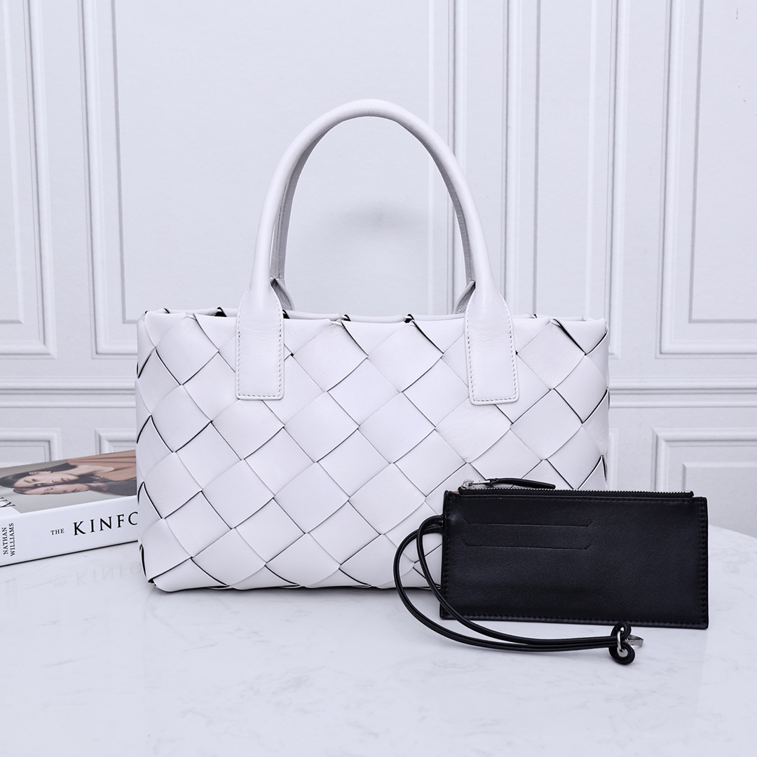 Bottega Veneta Intrecciato Tote Bag Lambskin