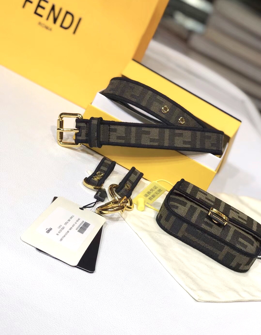 Fendi 五金做工精细 线条流畅 表面光滑 𝐙𝐏电镀工艺 香港通关【𝐇𝐀𝐀𝐒】 进口皮料