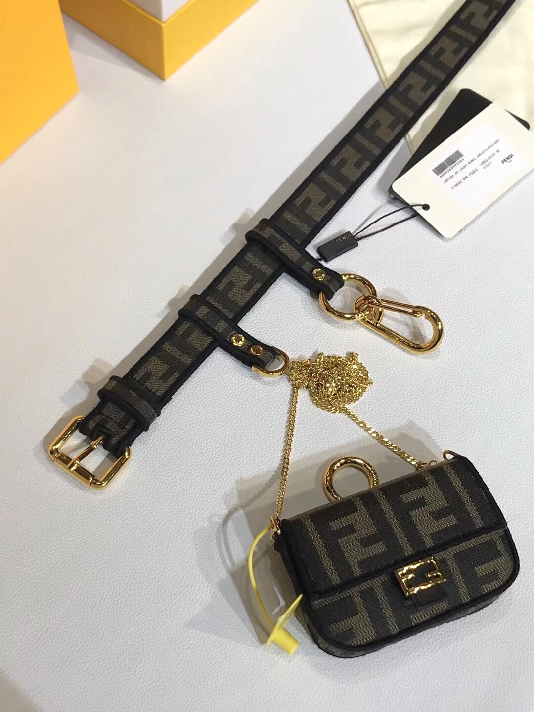 Fendi 五金做工精细 线条流畅 表面光滑 𝐙𝐏电镀工艺 香港通关【𝐇𝐀𝐀𝐒】 进口皮料