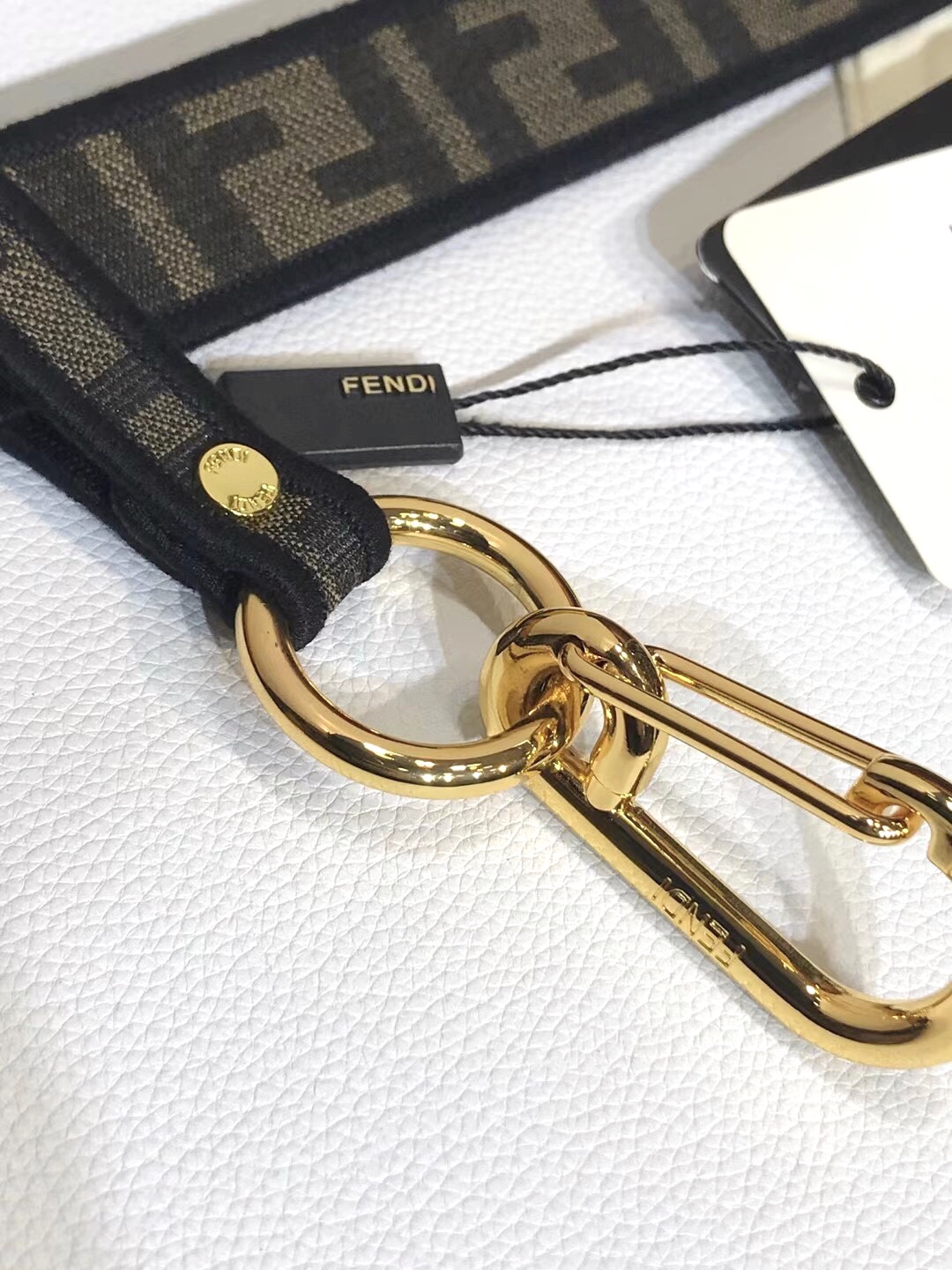 Fendi 五金做工精细 线条流畅 表面光滑 𝐙𝐏电镀工艺 香港通关【𝐇𝐀𝐀𝐒】 进口皮料