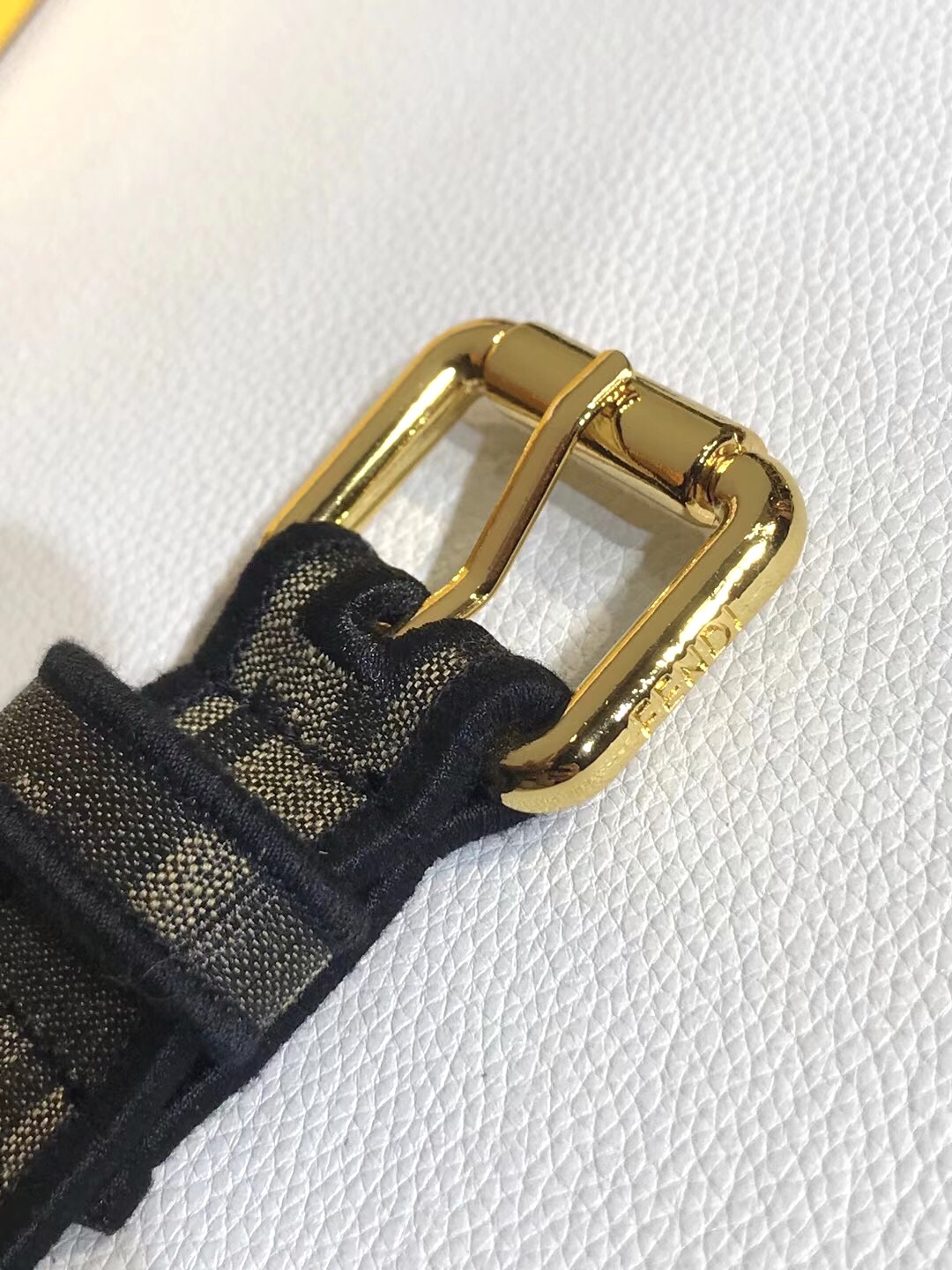 Fendi 五金做工精细 线条流畅 表面光滑 𝐙𝐏电镀工艺 香港通关【𝐇𝐀𝐀𝐒】 进口皮料