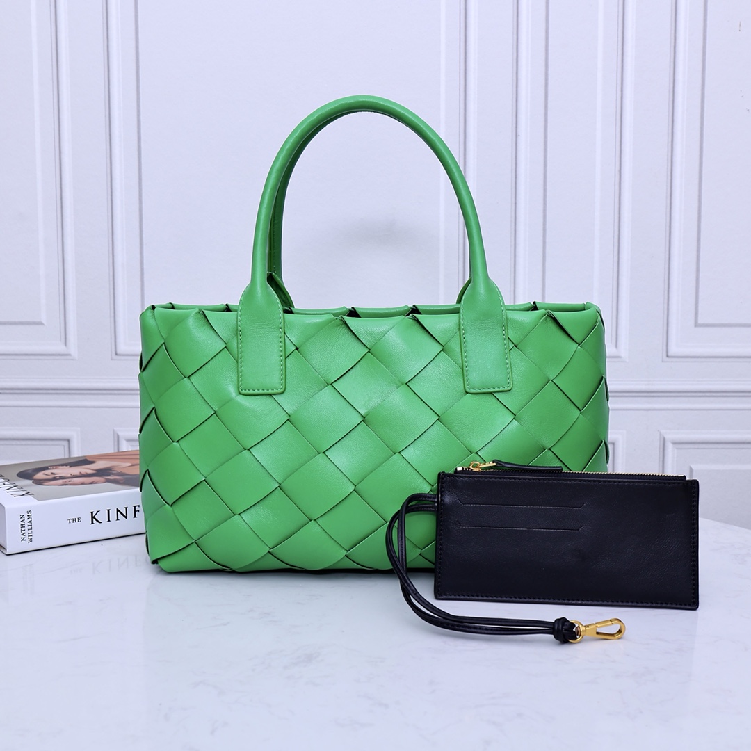 Bottega Veneta MAXI CABAT Lambskin Woven Tote Bag