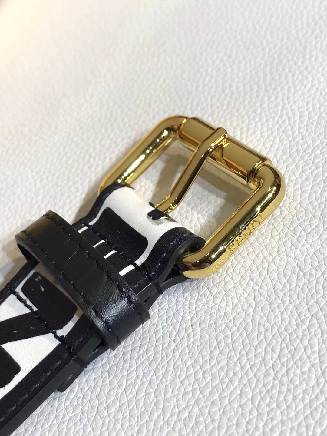 Fendi 五金做工精细 线条流畅 表面光滑 𝐙𝐏电镀工艺 香港通关【𝐇𝐀𝐀𝐒】 进口皮料