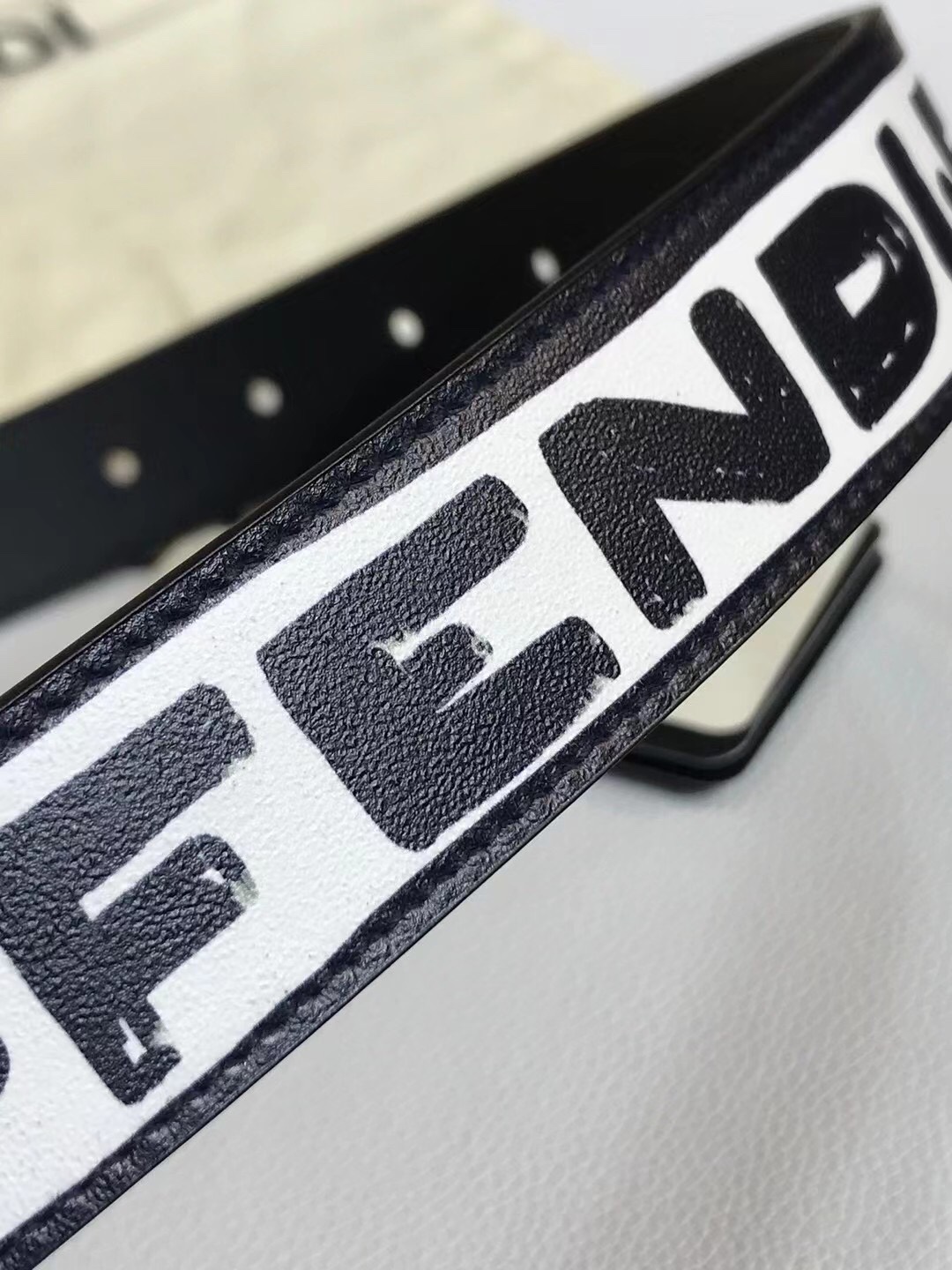 Fendi 五金做工精细 线条流畅 表面光滑 𝐙𝐏电镀工艺 香港通关【𝐇𝐀𝐀𝐒】 进口皮料
