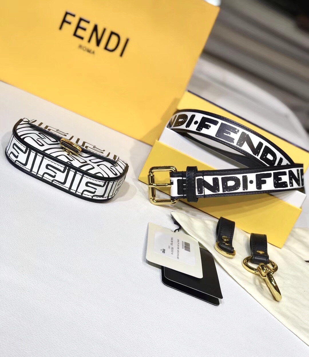 Fendi 五金做工精细 线条流畅 表面光滑 𝐙𝐏电镀工艺 香港通关【𝐇𝐀𝐀𝐒】 进口皮料