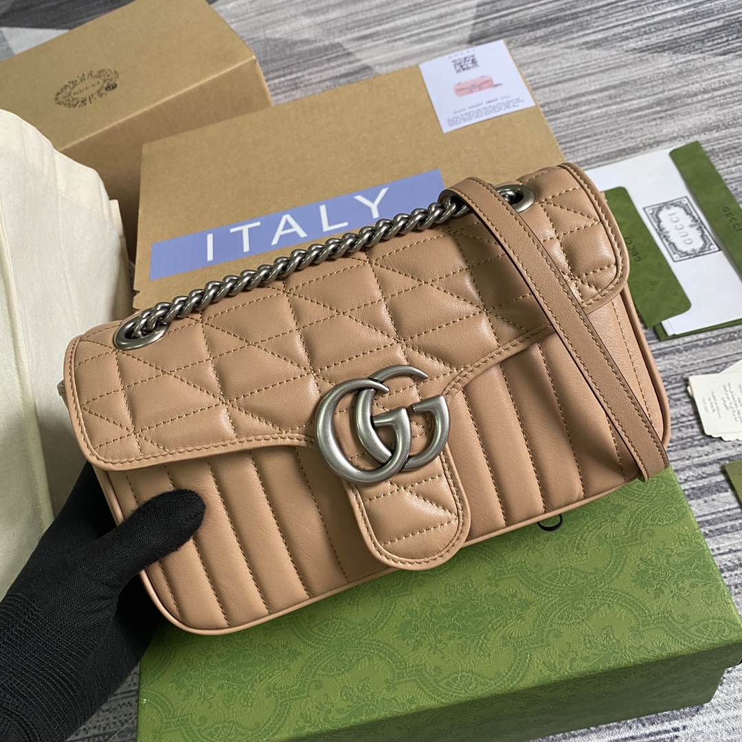 配全套绿色专柜包装️的低调和特别让你成为真名天女包包不一定要追新款选对了颜色就会喜欢！型号443497尺