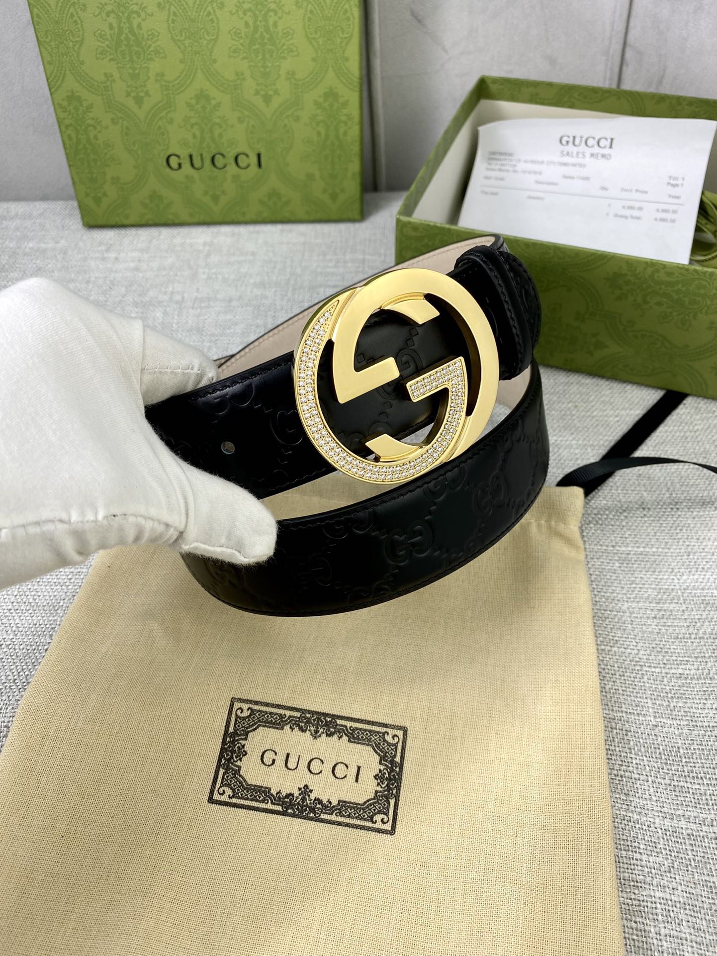 带宽4.0cmGUCCI互扣式双G原单镶钻钢扣腰带采用热压印技术的GucciSignature皮革精制而