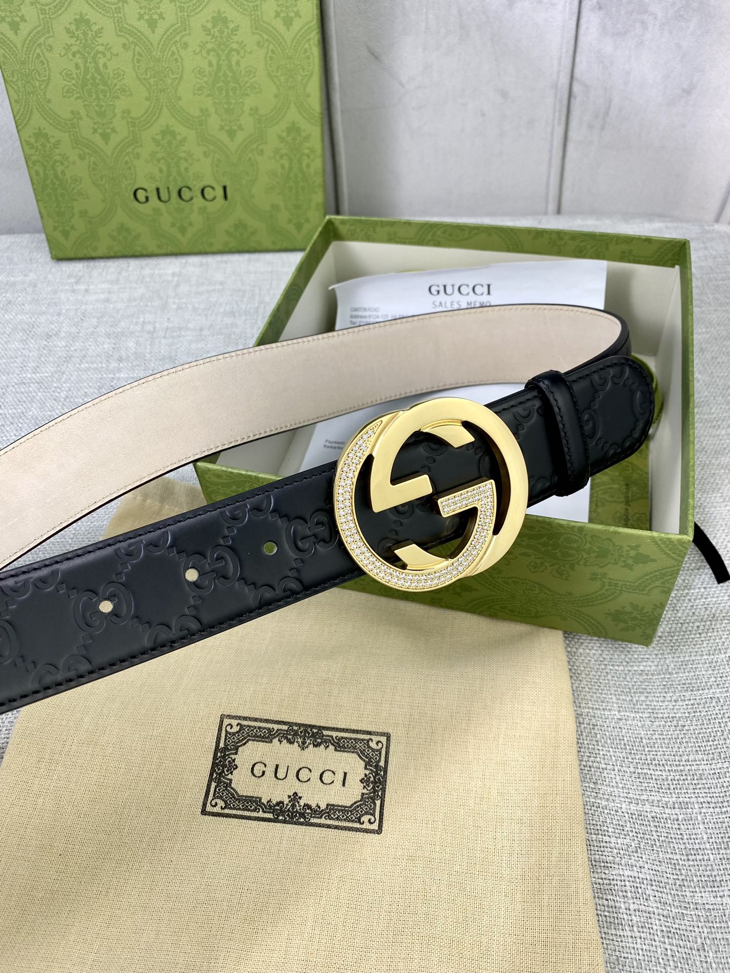 带宽4.0cmGUCCI互扣式双G原单镶钻钢扣腰带采用热压印技术的GucciSignature皮革精制而