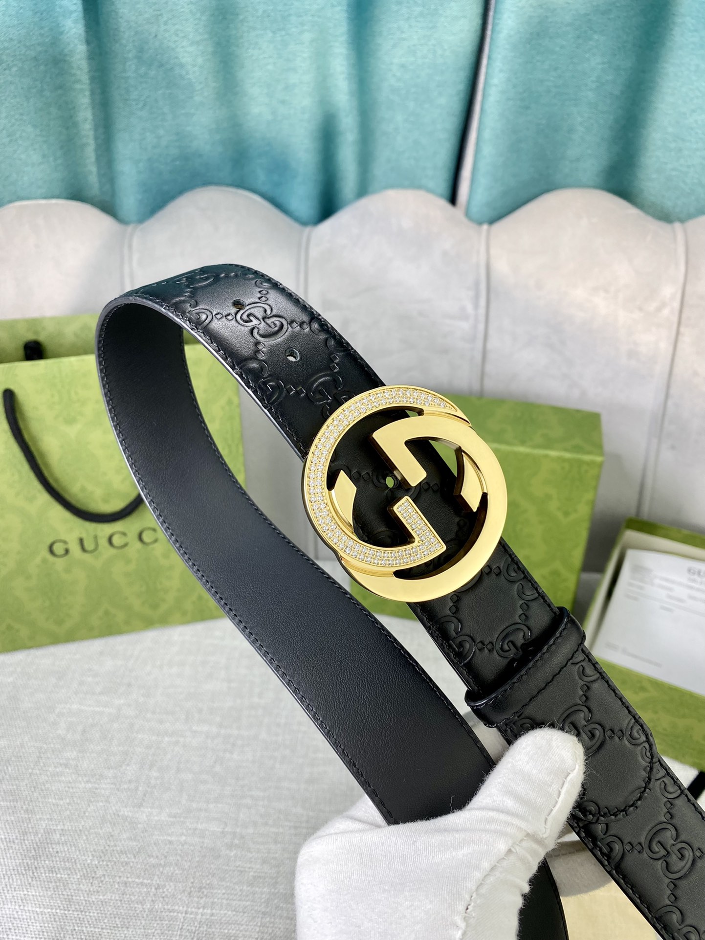 带宽4.0cmGUCCI互扣式双G原单镶钻钢扣腰带采用热压印技术的GucciSignature皮革精制而