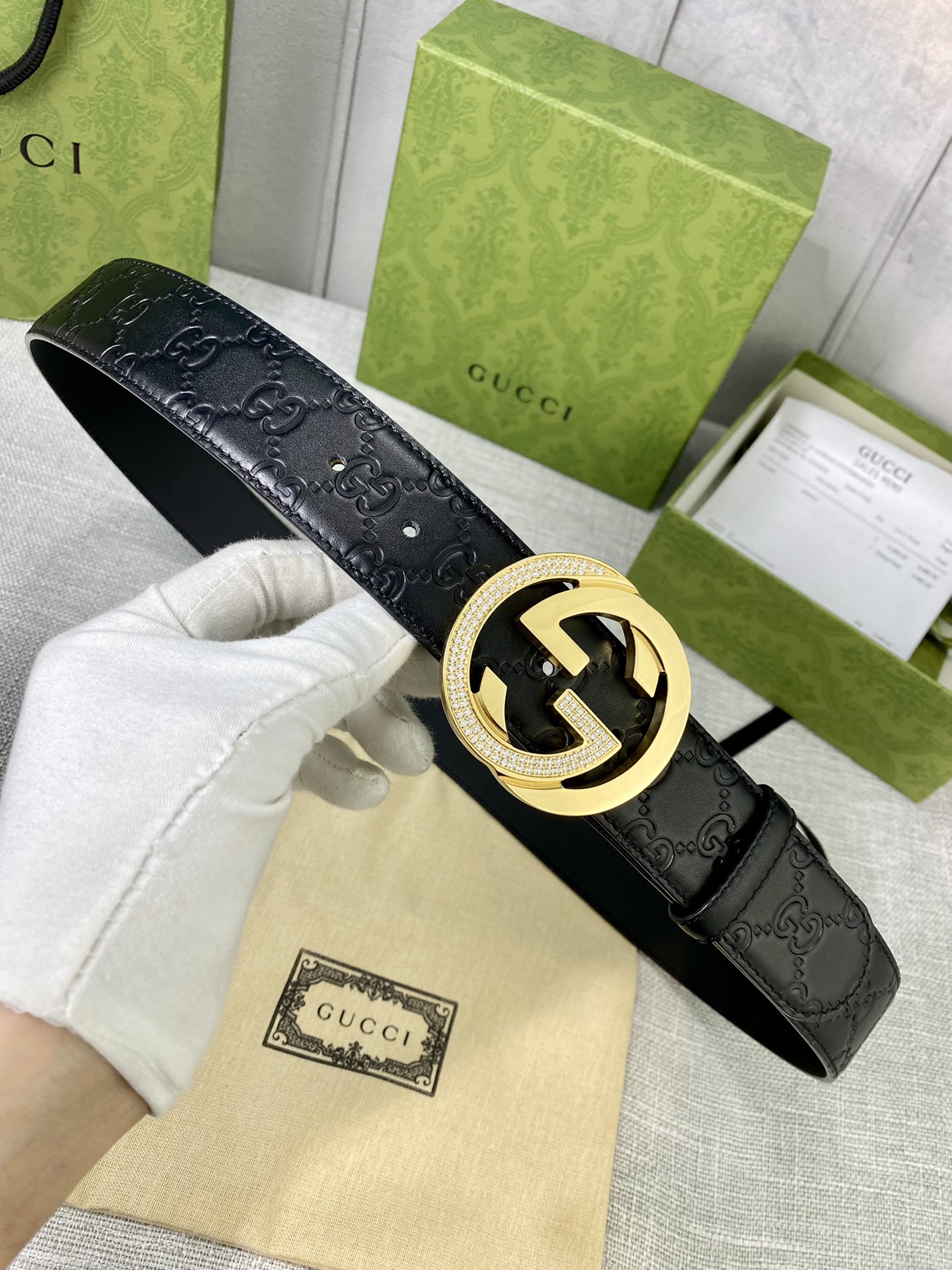 带宽4.0cmGUCCI互扣式双G原单镶钻钢扣腰带采用热压印技术的GucciSignature皮革精制而