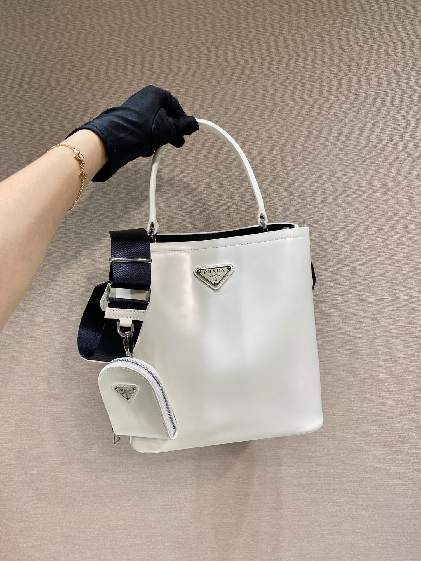 PRADA普拉达亮面皮革Panier手袋1BA212