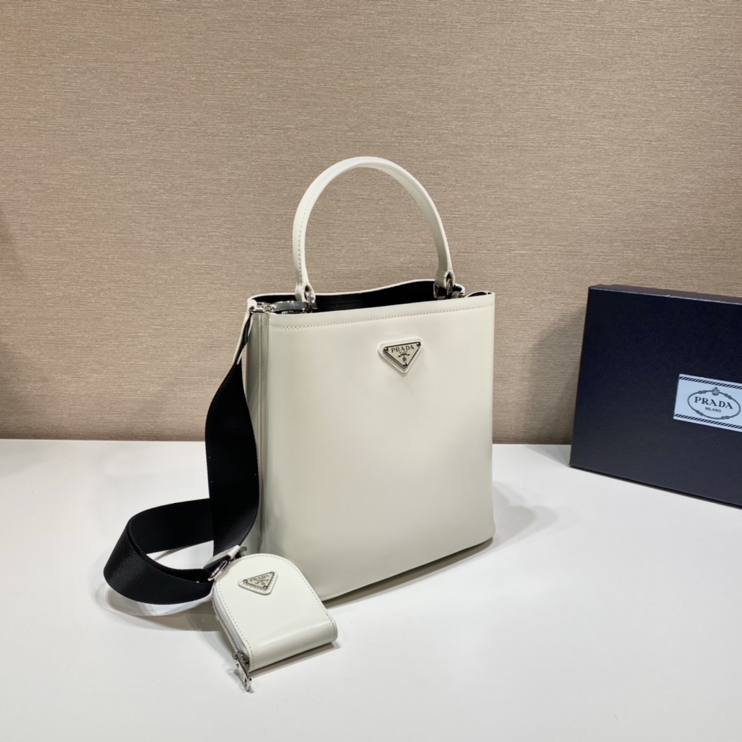 PRADA普拉达亮面皮革Panier手袋1BA212