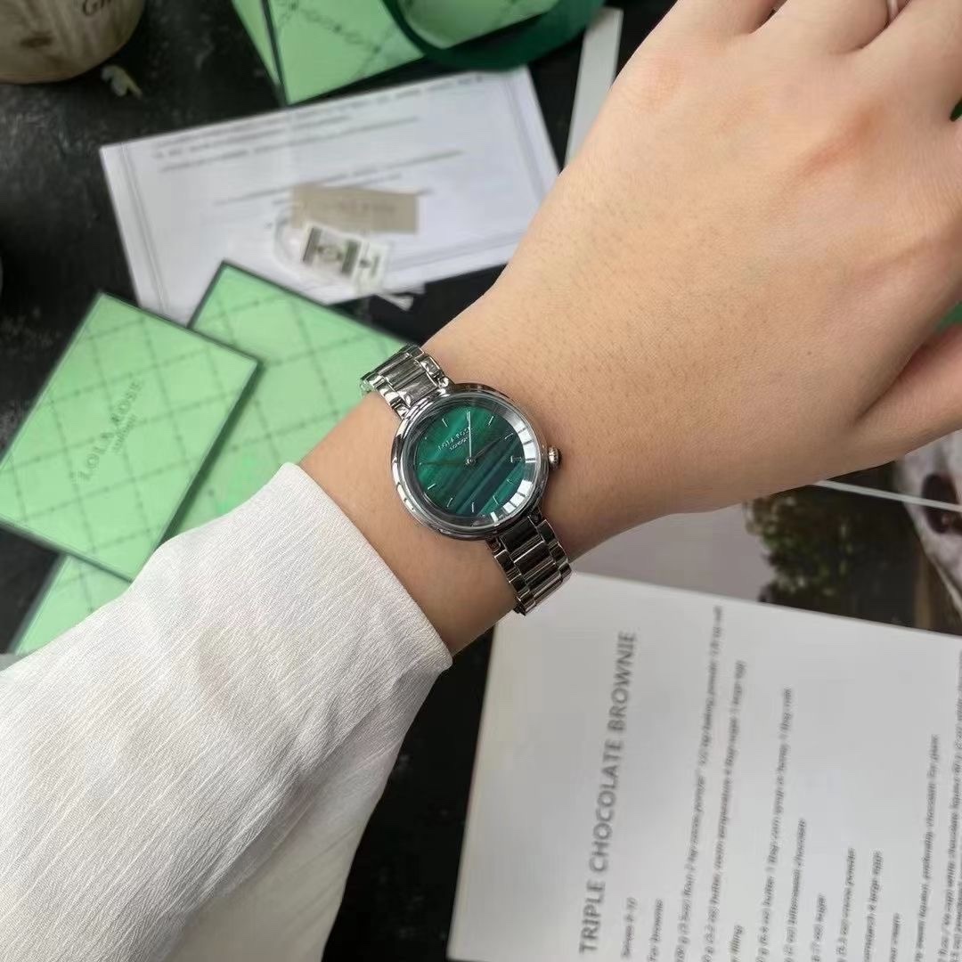 Trendy Green Watches: Laura’s Lola Rose Swiss Quartz Collection Highlighted. - 图片 9
