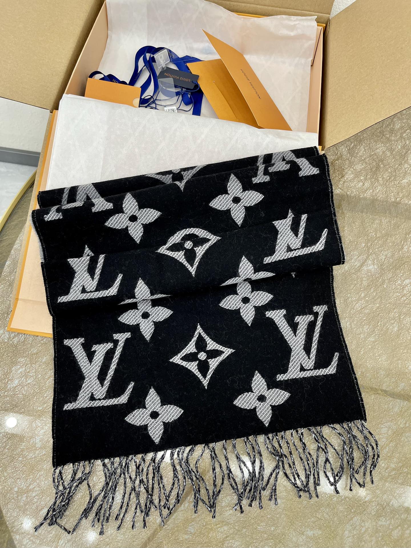 LV路易威登SIMPLY LV 羊毛长巾m76964 m76966