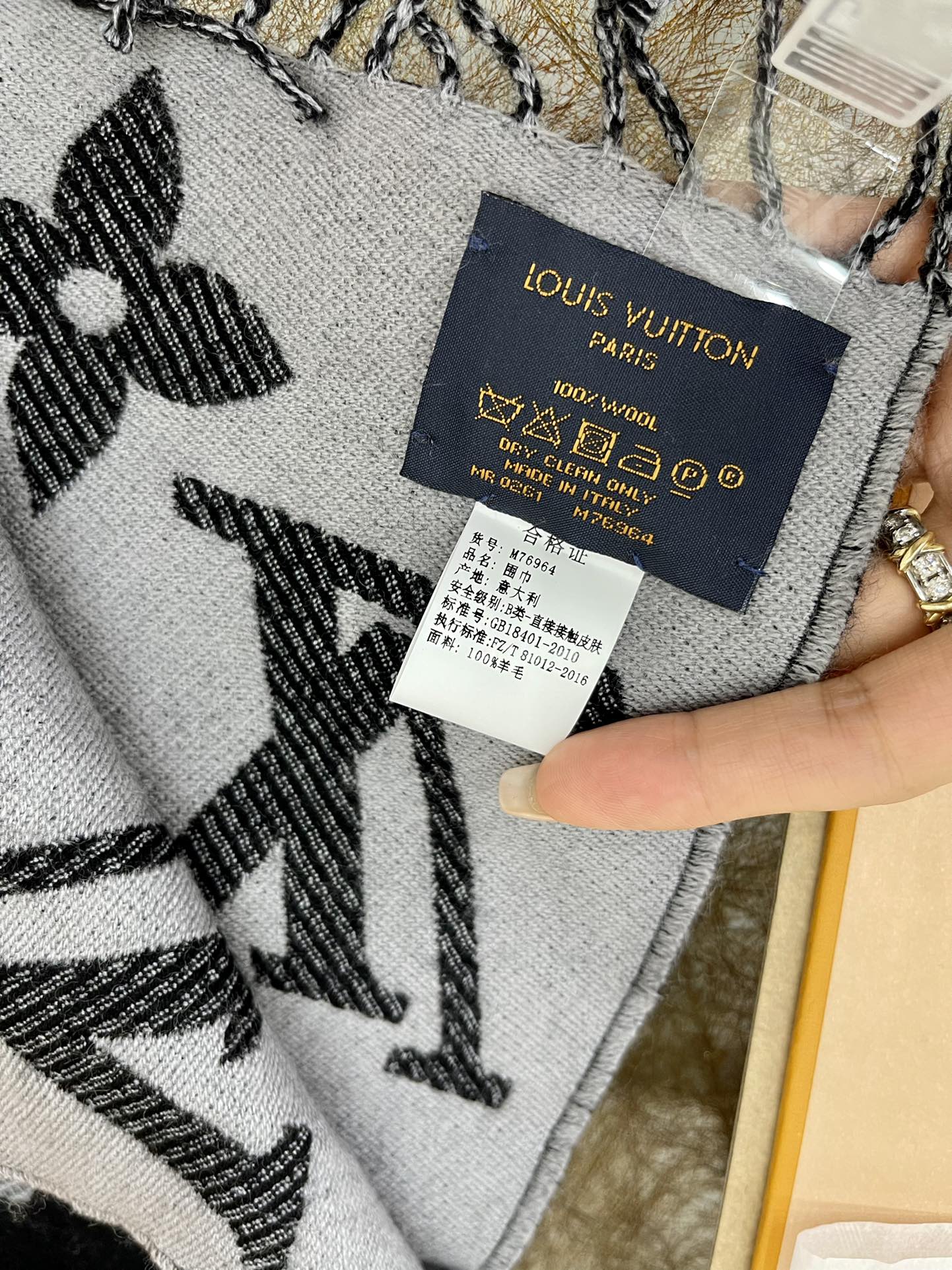 LV路易威登SIMPLY LV 羊毛长巾m76964 m76966