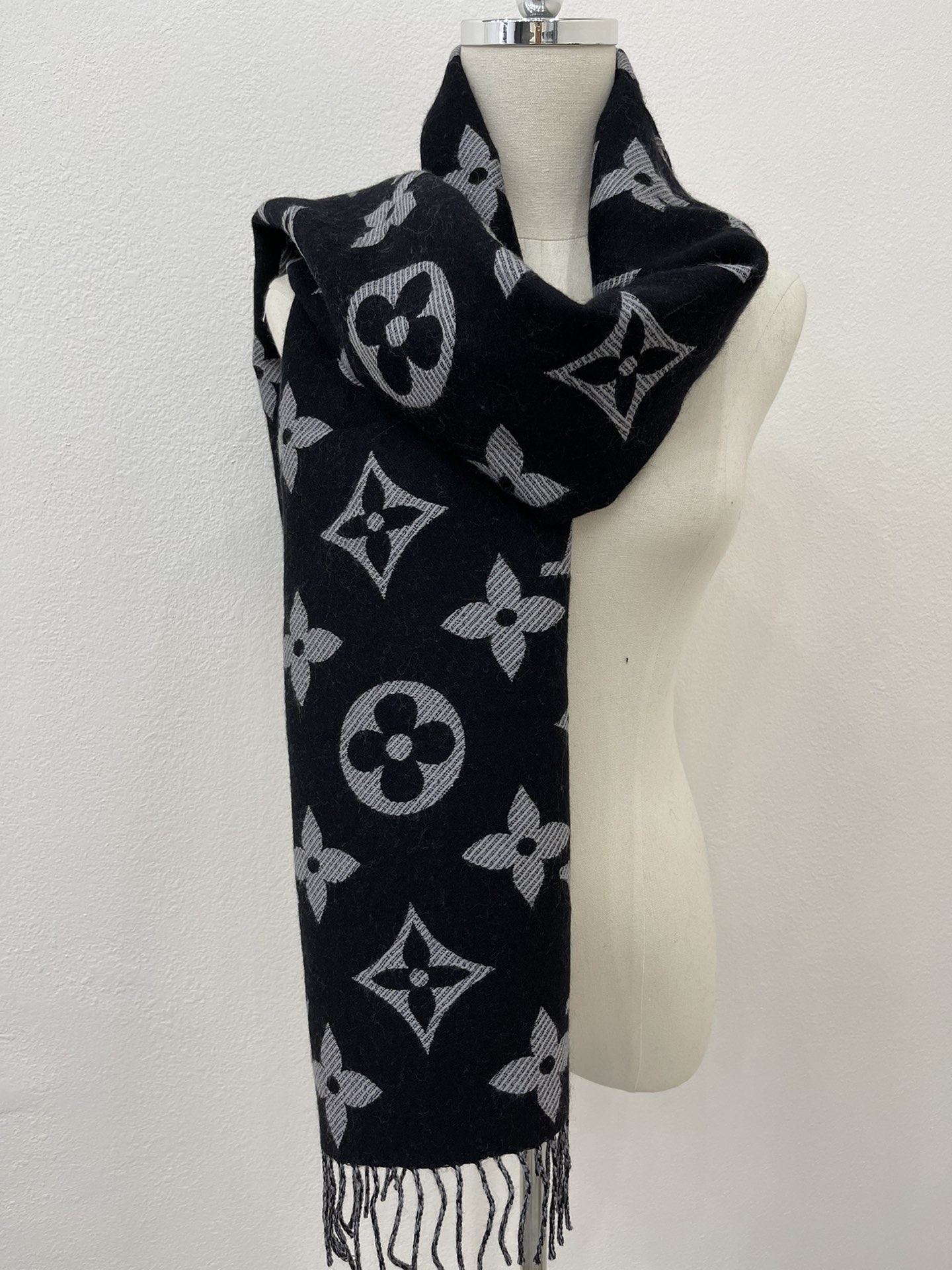 LV路易威登SIMPLY LV 羊毛长巾m76964 m76966