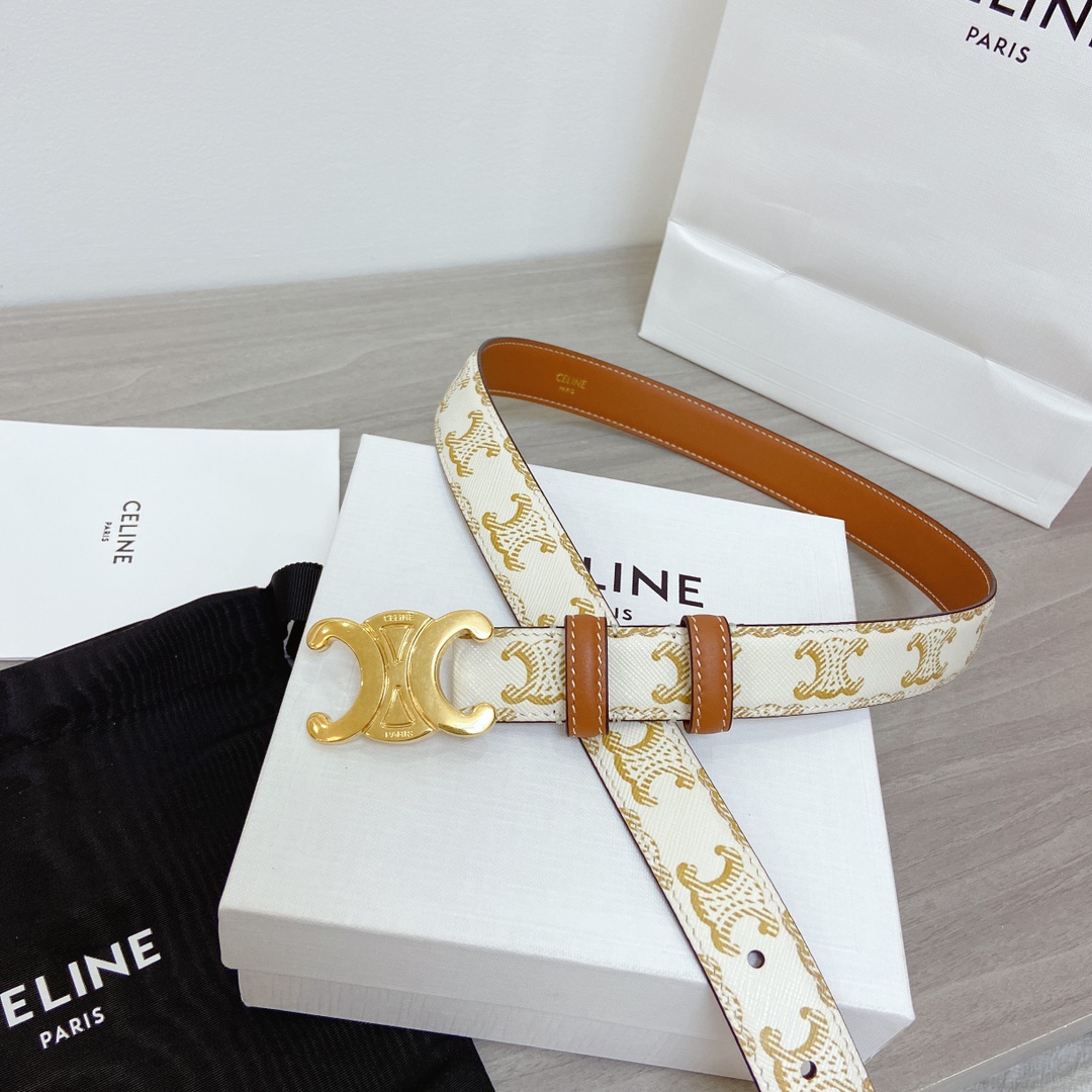 🉐️ CELINE 这款皮带雅致而柔美，可为各类着装增添一丝精致休闲的气息。窄款皮带由品牌标志图案的牛皮