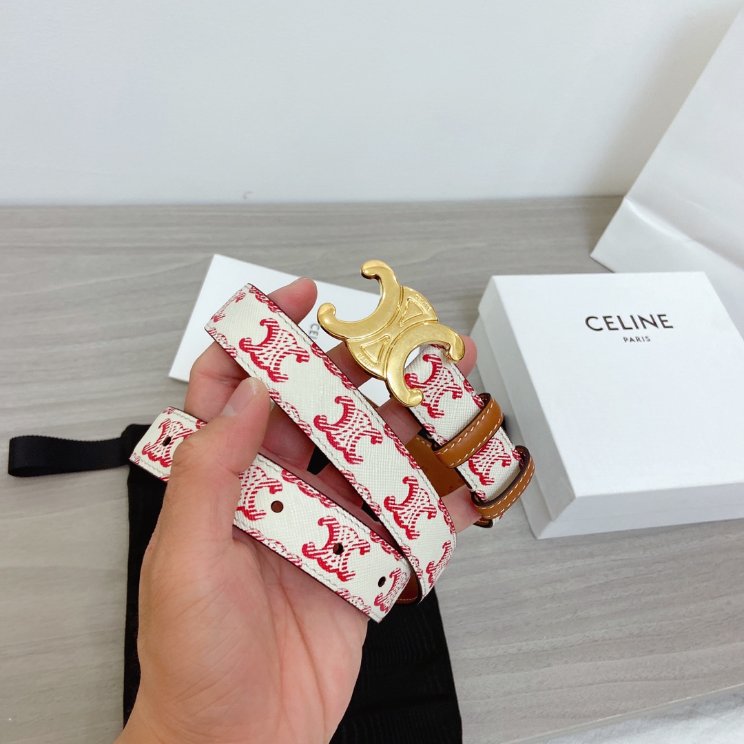 🉐️ CELINE 这款皮带雅致而柔美，可为各类着装增添一丝精致休闲的气息。窄款皮带由品牌标志图案的牛皮