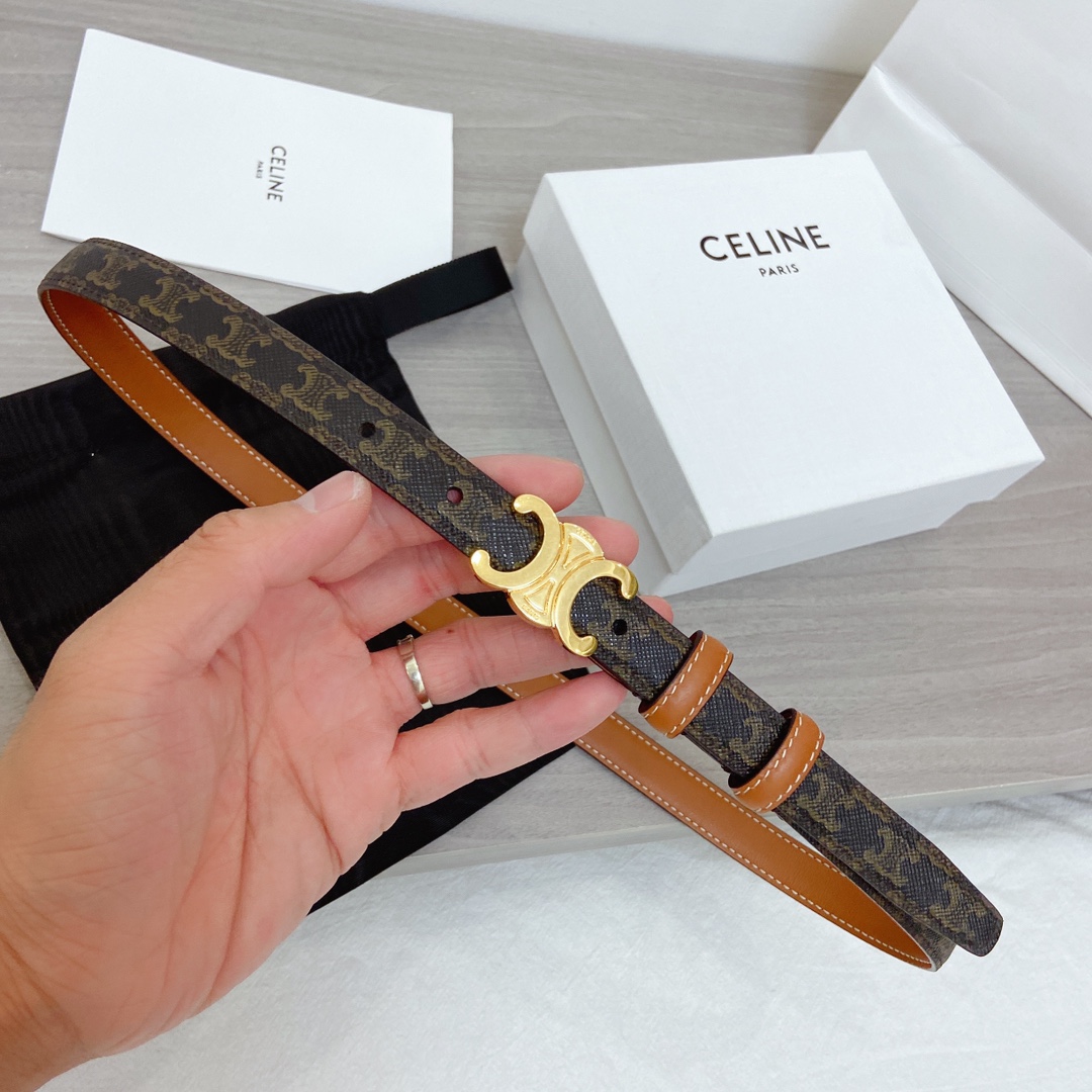🉐️ CELINE 这款皮带雅致而柔美，可为各类着装增添一丝精致休闲的气息。窄款皮带由品牌标志图案的牛皮