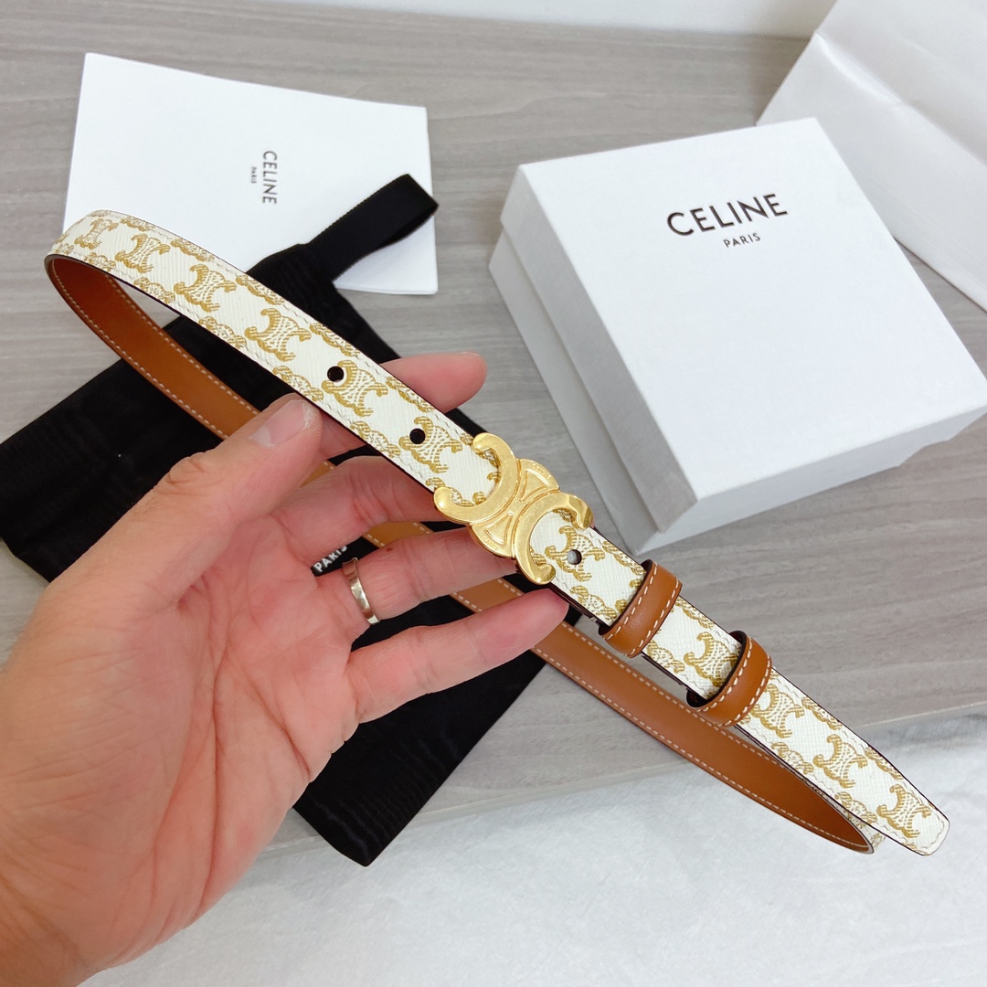 🉐️ CELINE 这款皮带雅致而柔美，可为各类着装增添一丝精致休闲的气息。窄款皮带由品牌标志图案的牛皮