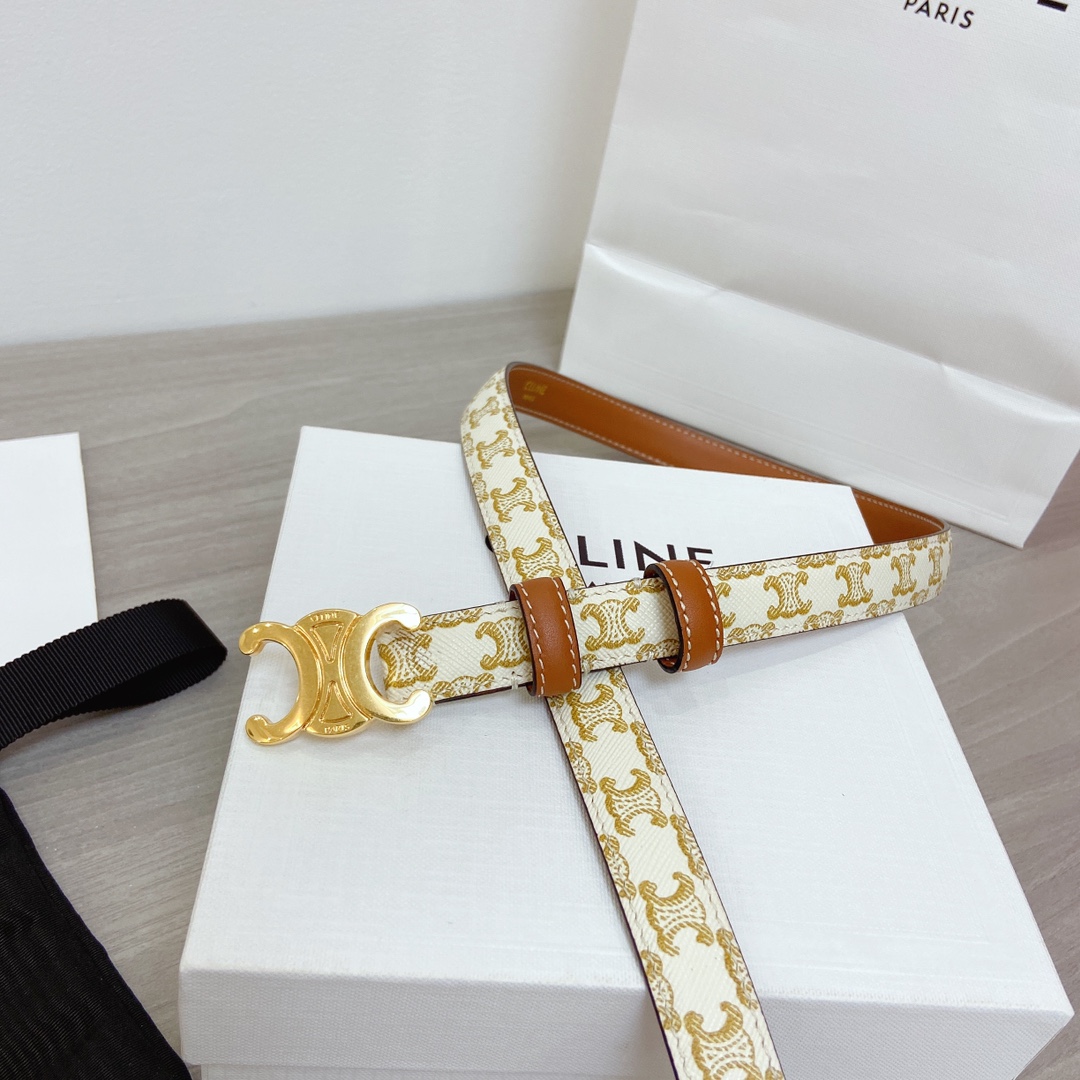 🉐️ CELINE 这款皮带雅致而柔美，可为各类着装增添一丝精致休闲的气息。窄款皮带由品牌标志图案的牛皮