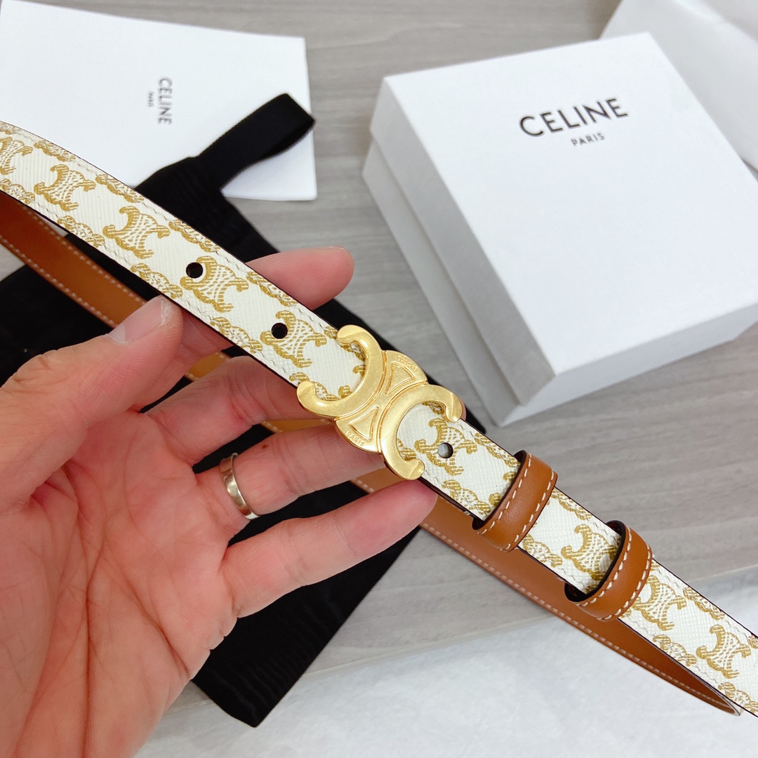 🉐️ CELINE 这款皮带雅致而柔美，可为各类着装增添一丝精致休闲的气息。窄款皮带由品牌标志图案的牛皮