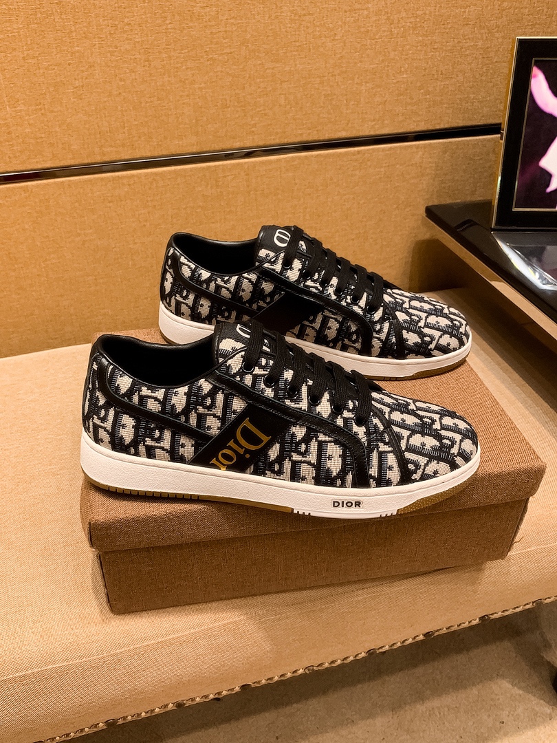 NO:272020,[Dio] High-end Men's Shoes Brand Official Website 11's latest masterpiece upper is made of Italian official website original special technology fabric with original comfortable breathable inner lining original designated anti-slip sole making walking more convenient and comfortable!  Exclusive new style, amazing work, beautiful 11 ​​replica [color] compared to the official quality!  Create a fashionable personality to set off your uniqueness!  A must-have for trendy men!, Size: 38-44. Color. 3 colors available, dior19860909【迪奥】男鞋高端品牌 官网11最新力作鞋面采用意大利官网原版专用科技布面料搭配原版舒适透气内里原版指定防滑大底制作让行走更加便捷舒适！独家新款,惊世之作,与官方的质量相比美的11复刻[色]！打造时尚个性衬托你的与众不同！潮男必备! ,尺码:38－44.颜色. 3色可选,,dior,Men's shoes