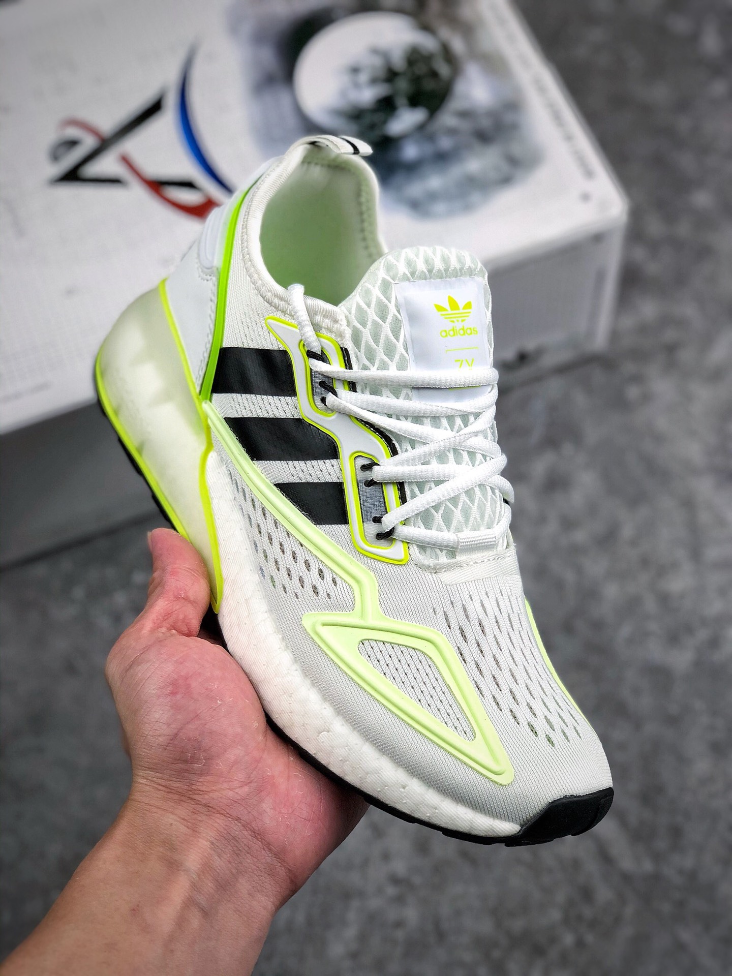 本地自取 支持放店
adidas originals（阿迪达斯三叶草）
2021 ZX 2K BOOST 男女同款运动鞋 白/薄荷绿
货号：GY2630 441
鞋码：36-45带半码