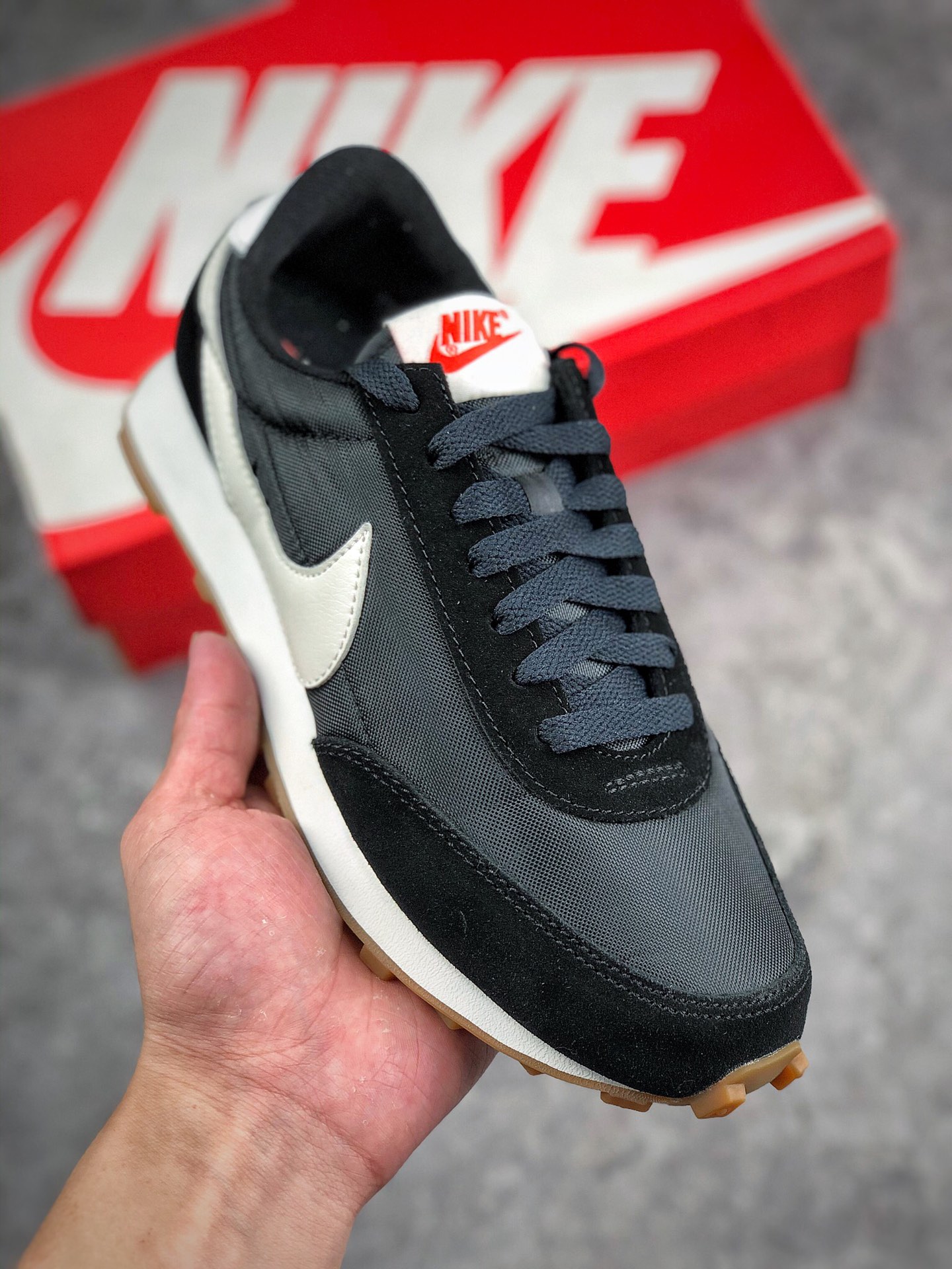 福利特价 
本地自取 支持放店
独家台湾进口翻毛皮
Nike Daybreak SP 华夫复古跑鞋  
原装公司级 全方位细节官方一致
货号：CU3452 100
Size：36 36.5 37.5 38 38.5 39 40 40.5 41 42 42.5 43 44 45