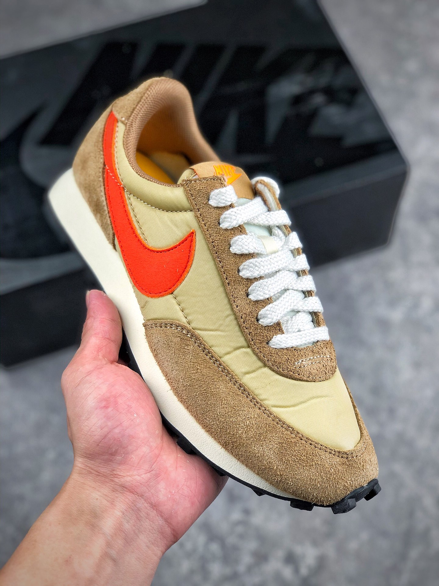 福利特价 
本地自取 支持放店
独家台湾进口翻毛皮
Nike Daybreak SP 华夫复古跑鞋  
原装公司级 全方位细节官方一致
货号：CU3452 100
Size：36 36.5 37.5 38 38.5 39 40 40.5 41 42 42.5 43 44