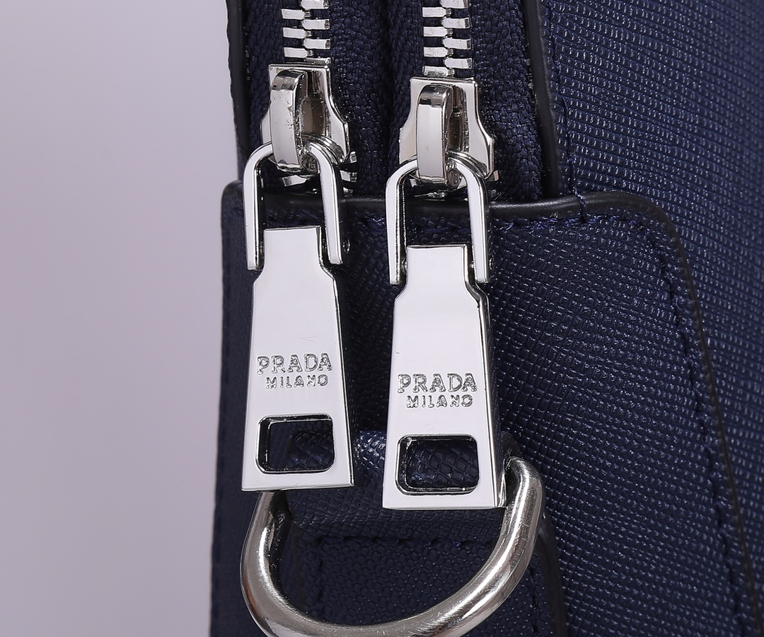 Prada PRA最新 （双拉链）【 私货男士公文包 】175代工码+意大利产地标