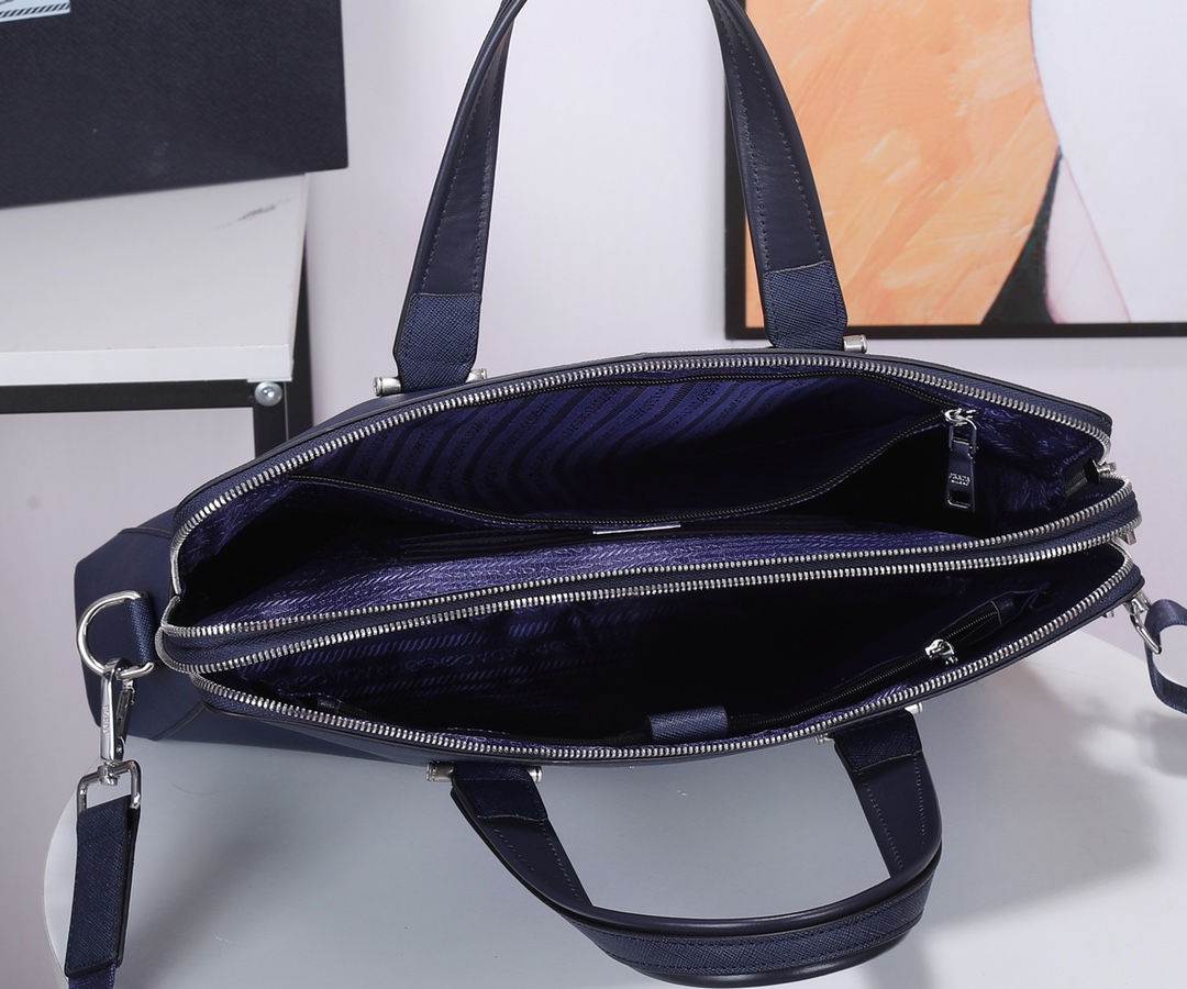 Prada PRA最新 （双拉链）【 私货男士公文包 】175代工码+意大利产地标
