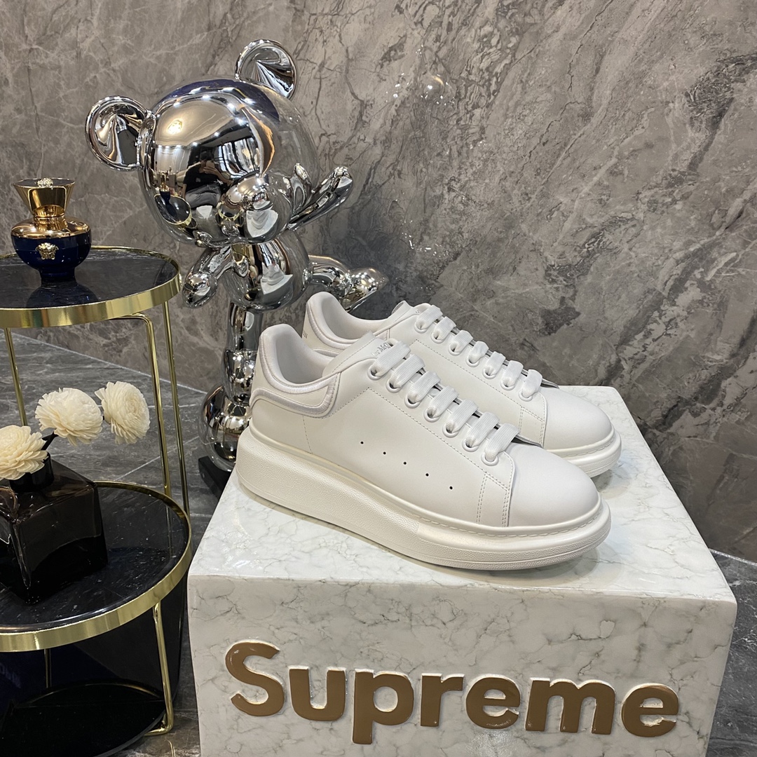 NO:695193,Top version Alexander McQUEEN new style @authentic explosion-proof 11 top McQueen original leather, white imported silk leather, original white shoe box, cloth bag handbag, complete package, and an extra pair of shoelaces!  The back-packing process uses imported shaping machine hot melt glue to shape!  Perfect authentic replica!  - McQueen's classic star hit and versatile model that keeps returning. 1. High-quality fabric imported from Italy. Resistant to water and does not change color. Silk cowhide color matching. 2. Lining imported A-grade water-dyed sheepskin (the price is the same as cowhide and more comfortable than cowhide). Cowhide foot pads!  Feet with super clear high temperature air pressure logo 3 outsole original private mold rubber TU full matte outsole, men's and women's models have different mold last shapes 4 eyelets all-steel eyelet gaskets are also all steel and will not deform or fade K market iron-made eyelets Thick sole design About 4.5cm Size female 34-41 male 38-46 (female 34 41 male 38 45 46  Non-returnable), casual shoes/sports shoes, alexander mcqueen, sneakers, cowhide, sheepskin19860909顶级版本 Alexander McQUEEN新款@正品爆拆 11顶级麦昆原版皮料白色进口丝绸皮 原版白色鞋盒 布袋手提袋 全套包装、多送一副鞋带！后包工艺采用进口定型机热熔胶定型！完美正品复刻！- 麦昆 经典明星爆款百搭款回头率 1面料意大利进口高质感.抗水擦不变色质.丝绸牛皮配色 2内里进口A级水染羊皮（价格和牛皮里同等 比牛皮上脚还舒适） 垫脚牛皮垫脚！垫脚超清晰高温空压logo 3大底原版私模橡胶TU全哑光大底,男款女款磨具楦型都不一样  4鸡眼全钢鸡眼垫片也是全钢 不变形不掉色 k市场 铁制造鸡眼 厚底设计 约4.5cm Size女34-41 男38-46（女34 41 男38 45 46 不退换）,休闲鞋/运动鞋,alexander mcqueen,sneakers,cowhide,sheepskin,Women's Shoes