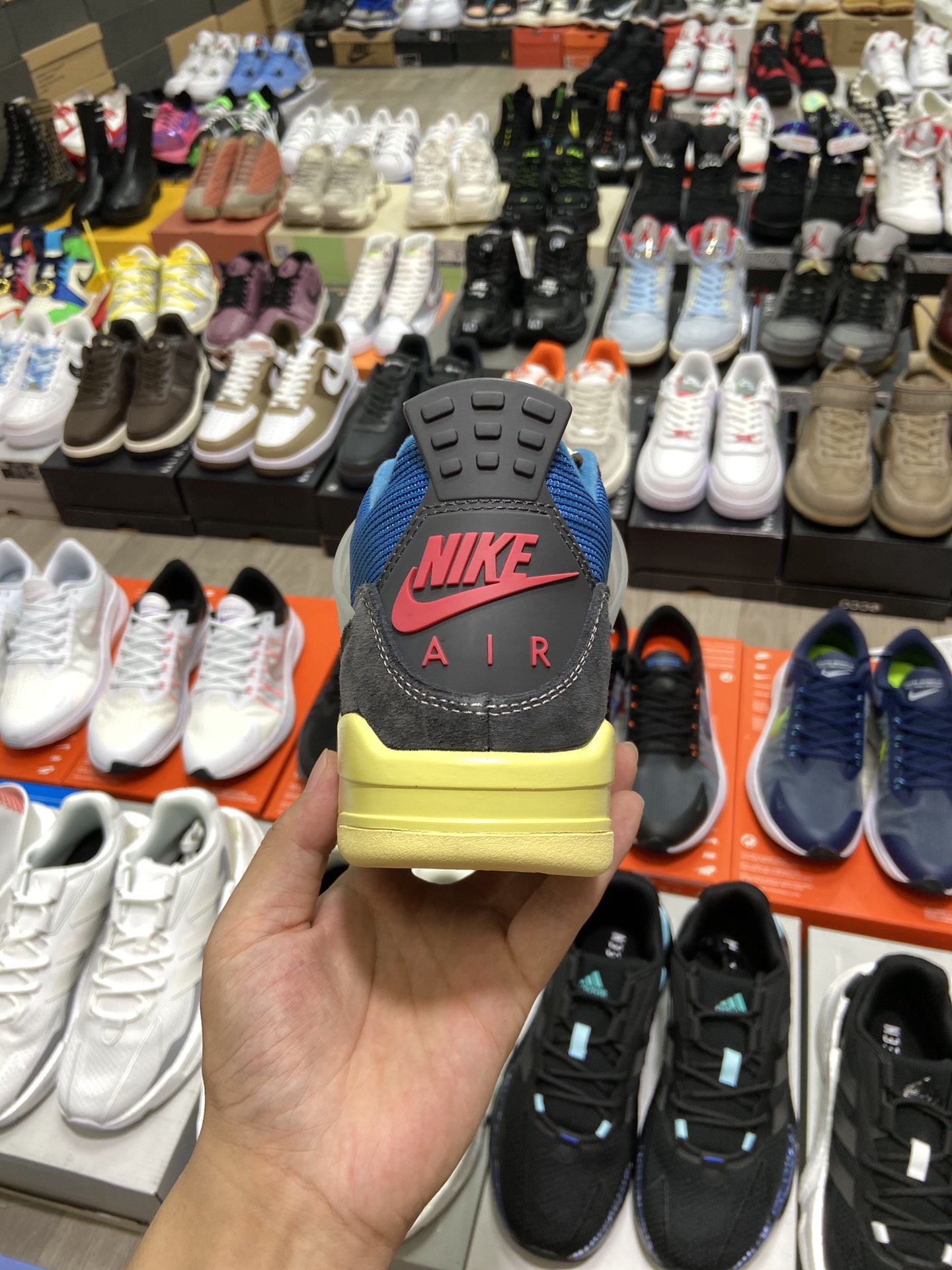 480高版本调价 乔丹Air Jordan 4 Retro OG ’’Off Noir’’ 联名骑士黑蓝 DC9533-001-莆田鞋,莆田鞋货源,高仿鞋,高仿鞋货源,安福档口,莆田高仿鞋,莆田鞋批发,高仿鞋批发,莆田高仿运动鞋,高仿运动鞋,莆田运动鞋 480高版本调价 乔丹Air Jordan 4 Retro OG ’’Off Noir’’ 联名骑士黑蓝 DC9533-001
