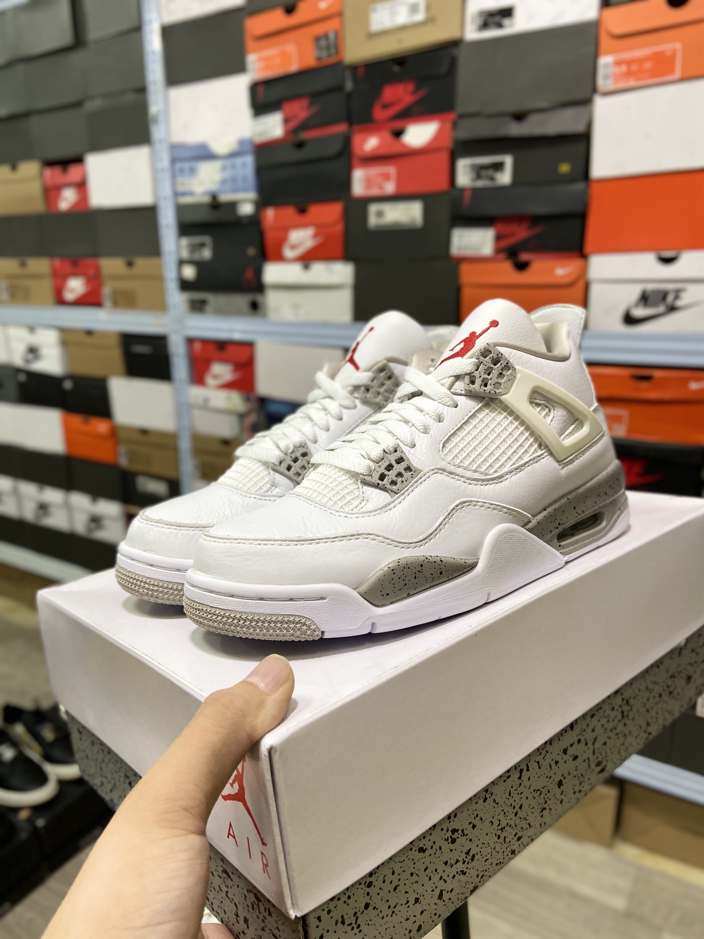 480高版本调价 乔丹Air Jordan 4 “White Oreo”白奥利奥整体采用细腻柔软的白色皮革构建鞋身CT8527-100