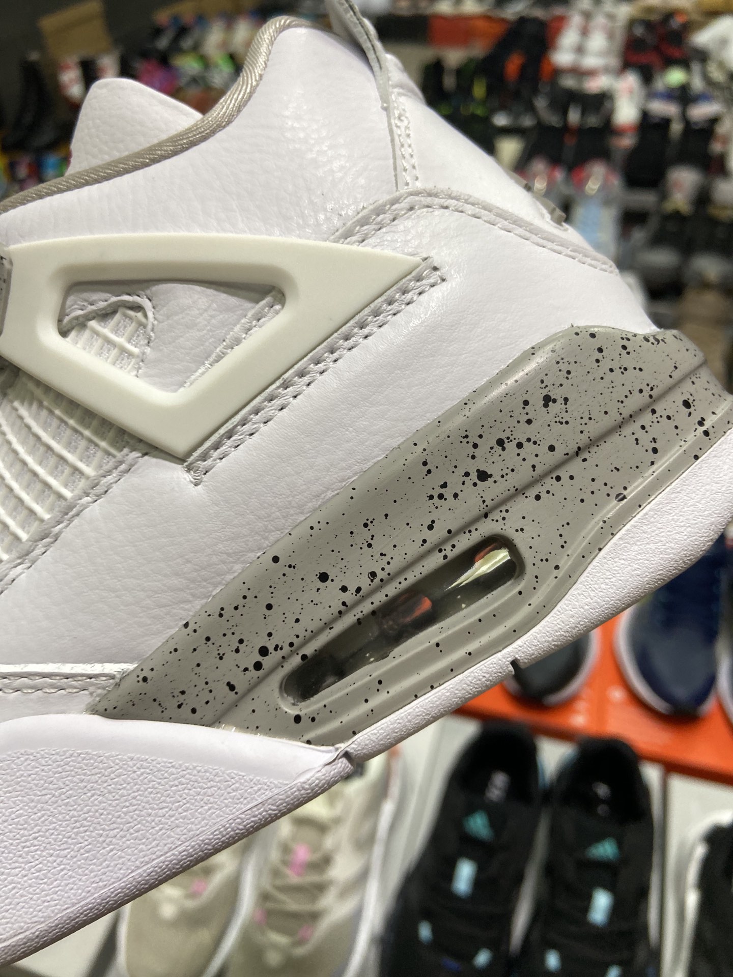 480高版本调价 乔丹Air Jordan 4 “White Oreo”白奥利奥整体采用细腻柔软的白色皮革构建鞋身CT8527-100