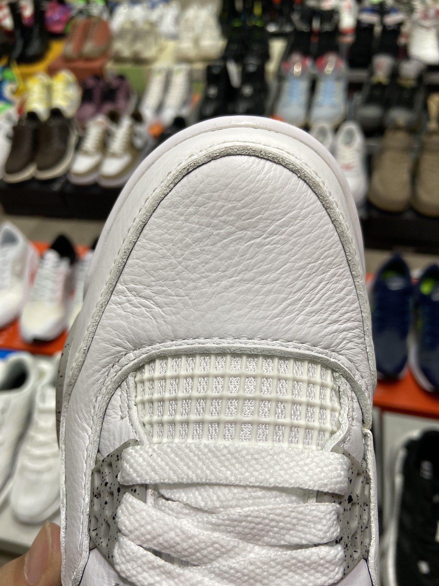 480高版本调价 乔丹Air Jordan 4 “White Oreo”白奥利奥整体采用细腻柔软的白色皮革构建鞋身CT8527-100