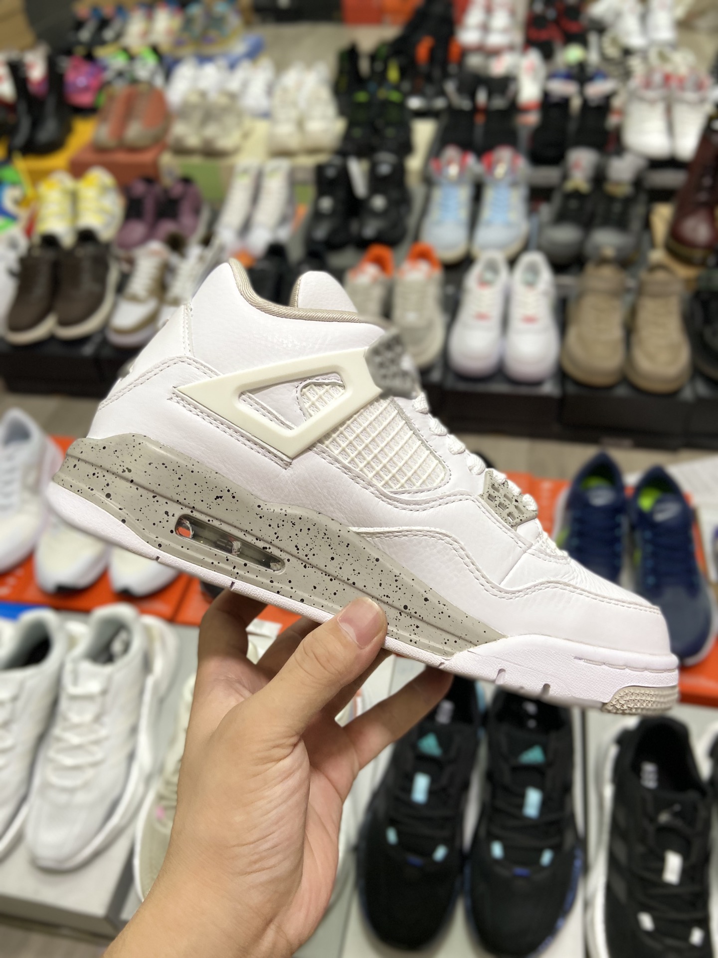 480高版本调价 乔丹Air Jordan 4 “White Oreo”白奥利奥整体采用细腻柔软的白色皮革构建鞋身CT8527-100