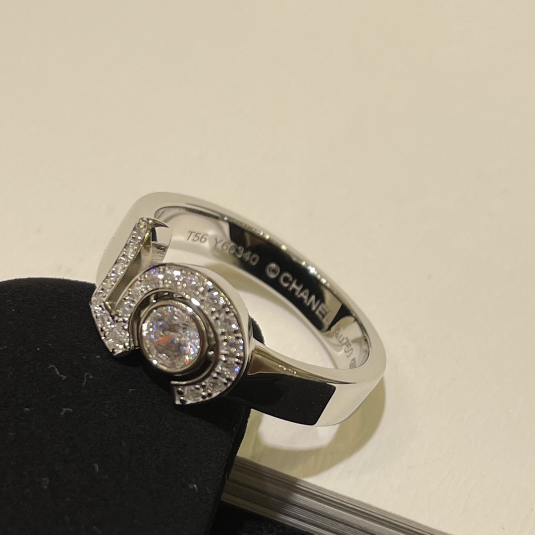 NO:633986,88260 High-end Jewelry Series Anniversary .5 Platinum Ring Lucky Number 5 is the source of creativity. 5 Series Exclusive hand-set diamonds Pure silver gold plating Real gold jewelry craftsmanship The number 5 design is integrated into the diamond Highly recognizable, elegant and dazzling Charming Bai Fumei’s new favorite Size US size 6-7-8 Diamond Love Pink [Wow],,ring,pure silver,gold plating,Cardia high-end jewelry1986090988260高级珠宝系列  周年.5 白金色戒指 幸运数字5为创意来源的.5  系列 独家手工镶钻 纯银镀金 真金珠宝工艺 数字5设计融合在钻石 辨识度极高,优雅而耀眼迷人 白富美新宠 Size 美码6-7-8 钻石挚爱粉[哇],,ring,pure silver,gold plating,卡迪亚高端饰品,Jewelry