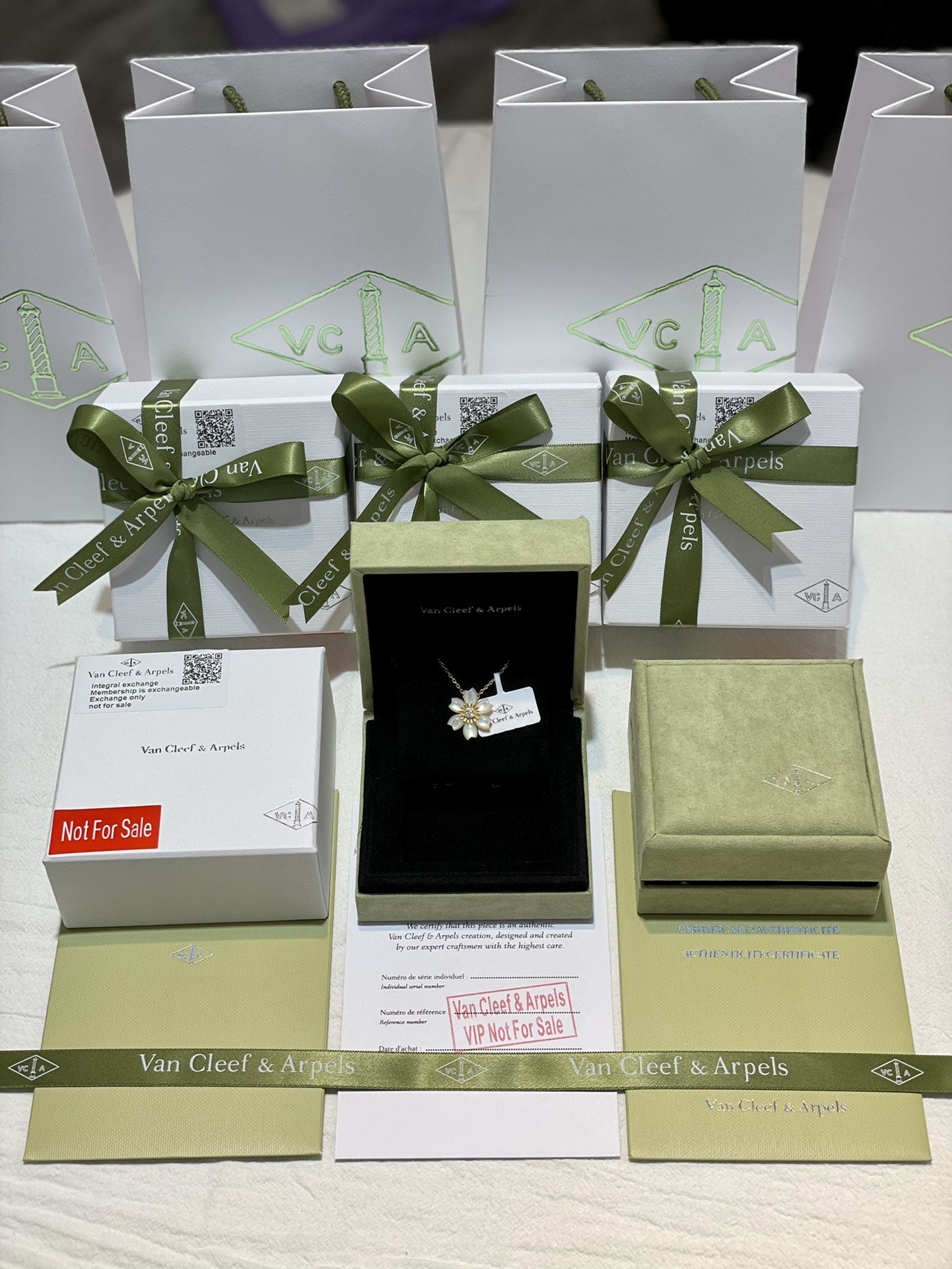 Van Cleef & Arpels 𝐕𝐜𝐚积分兑换会员礼