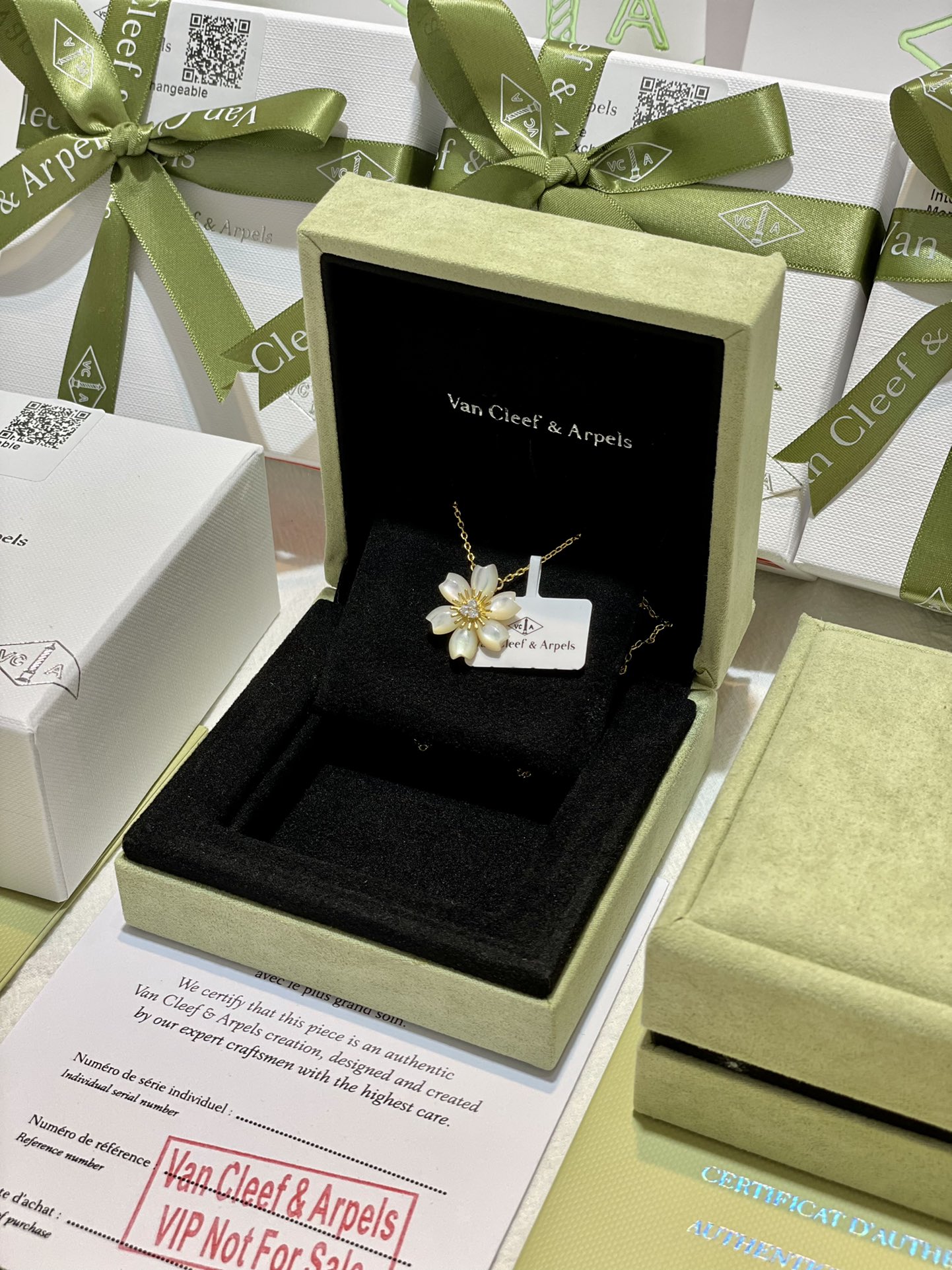 Van Cleef & Arpels 𝐕𝐜𝐚积分兑换会员礼
