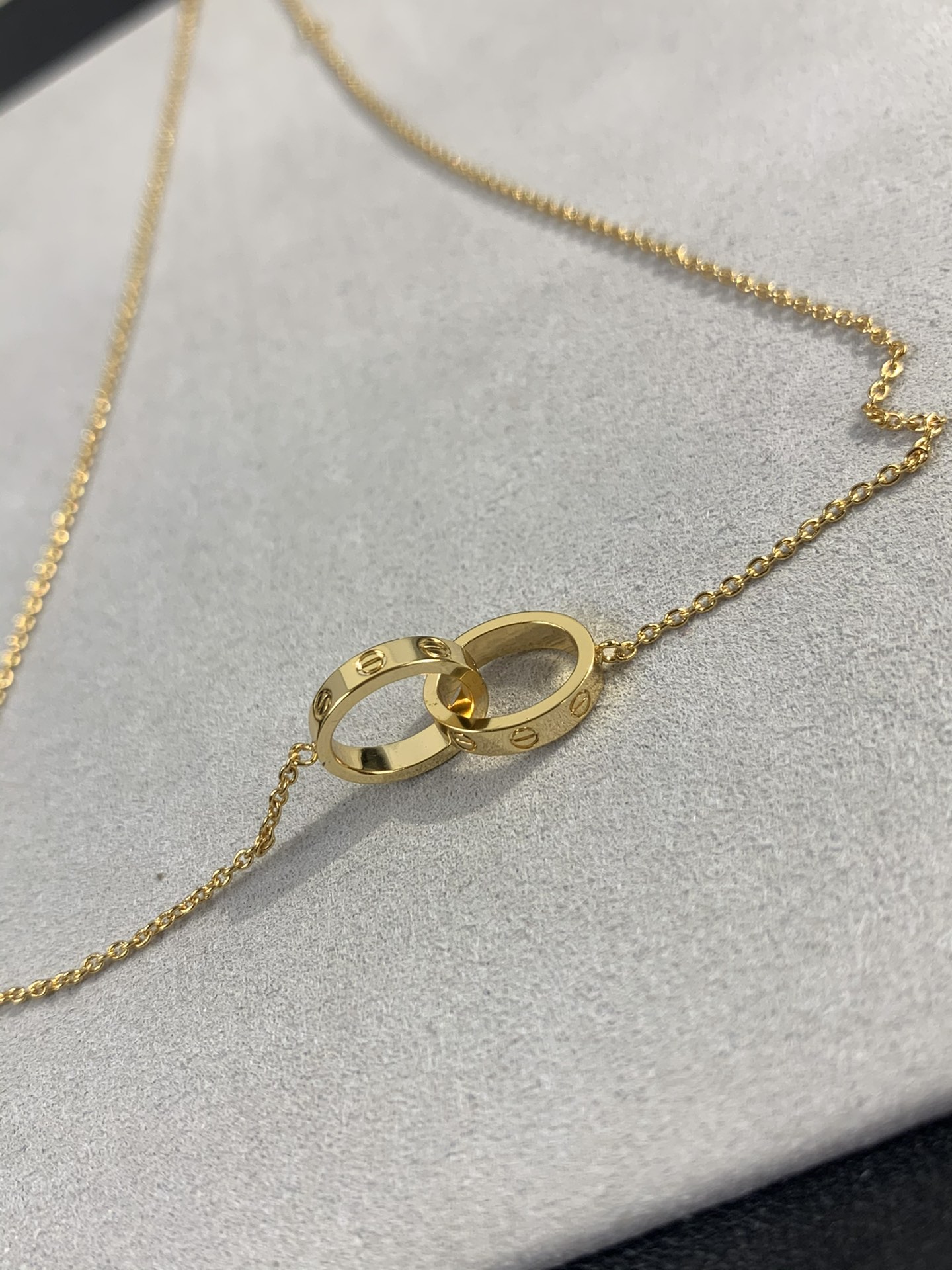 【精工版本】卡地亚无钻双环项链～love双环项链😍经典的卡地亚Love千锤不朽
简约大气的螺帽设计，整个