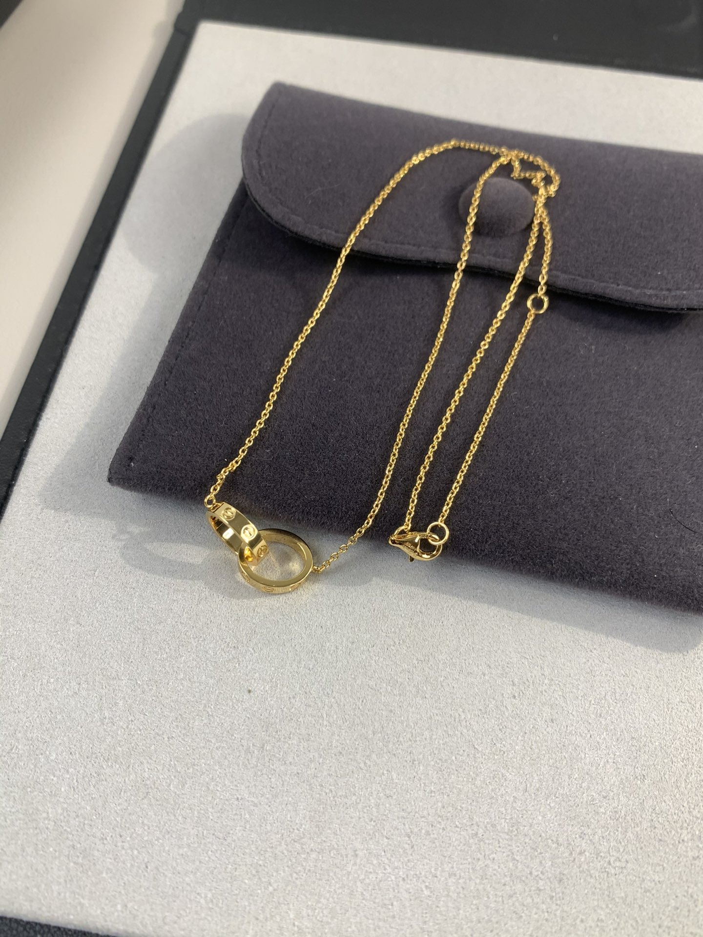 【精工版本】卡地亚无钻双环项链～love双环项链😍经典的卡地亚Love千锤不朽
简约大气的螺帽设计，整个