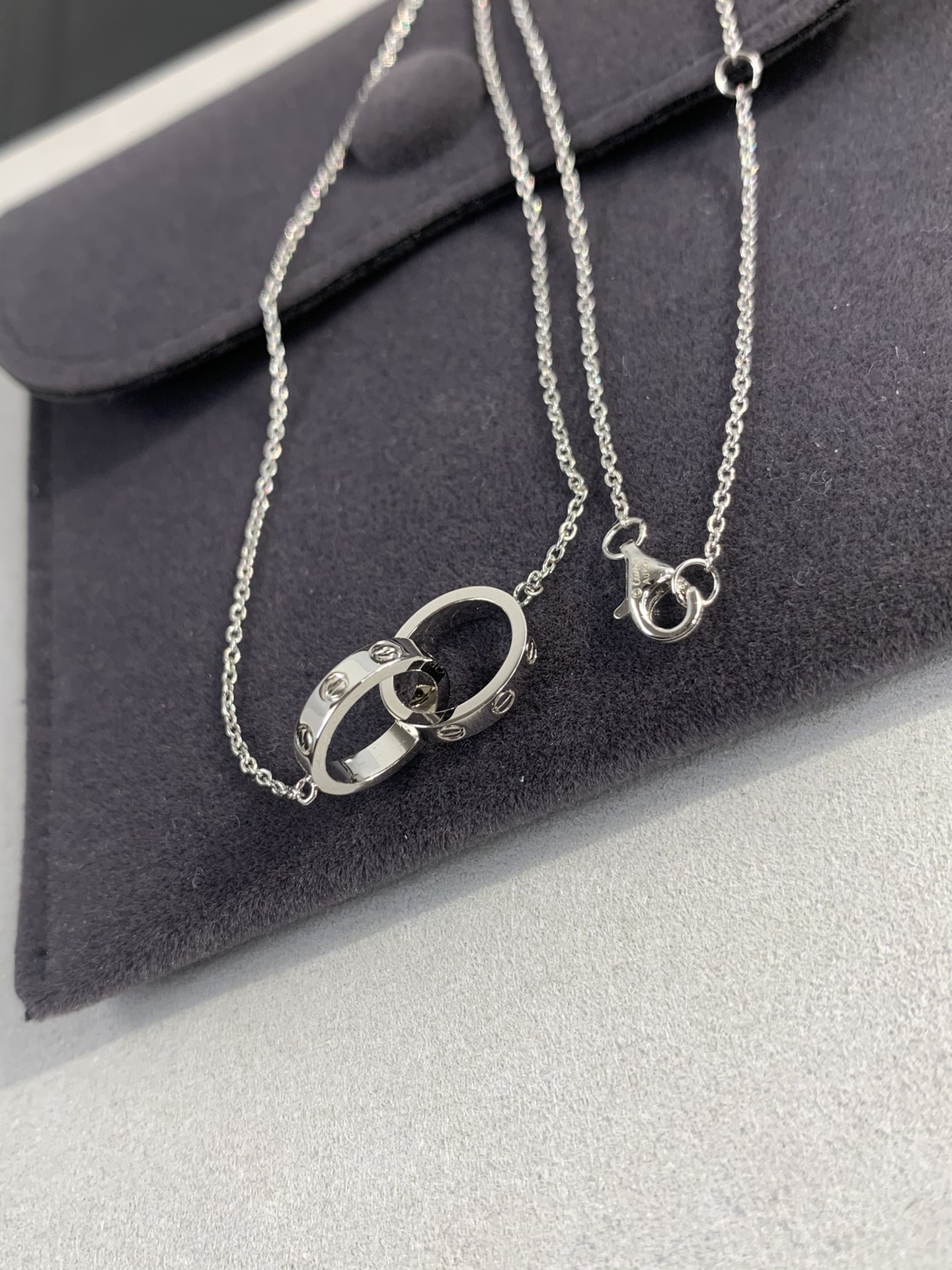 【精工版本】卡地亚无钻双环项链～love双环项链😍经典的卡地亚Love千锤不朽
简约大气的螺帽设计，整个