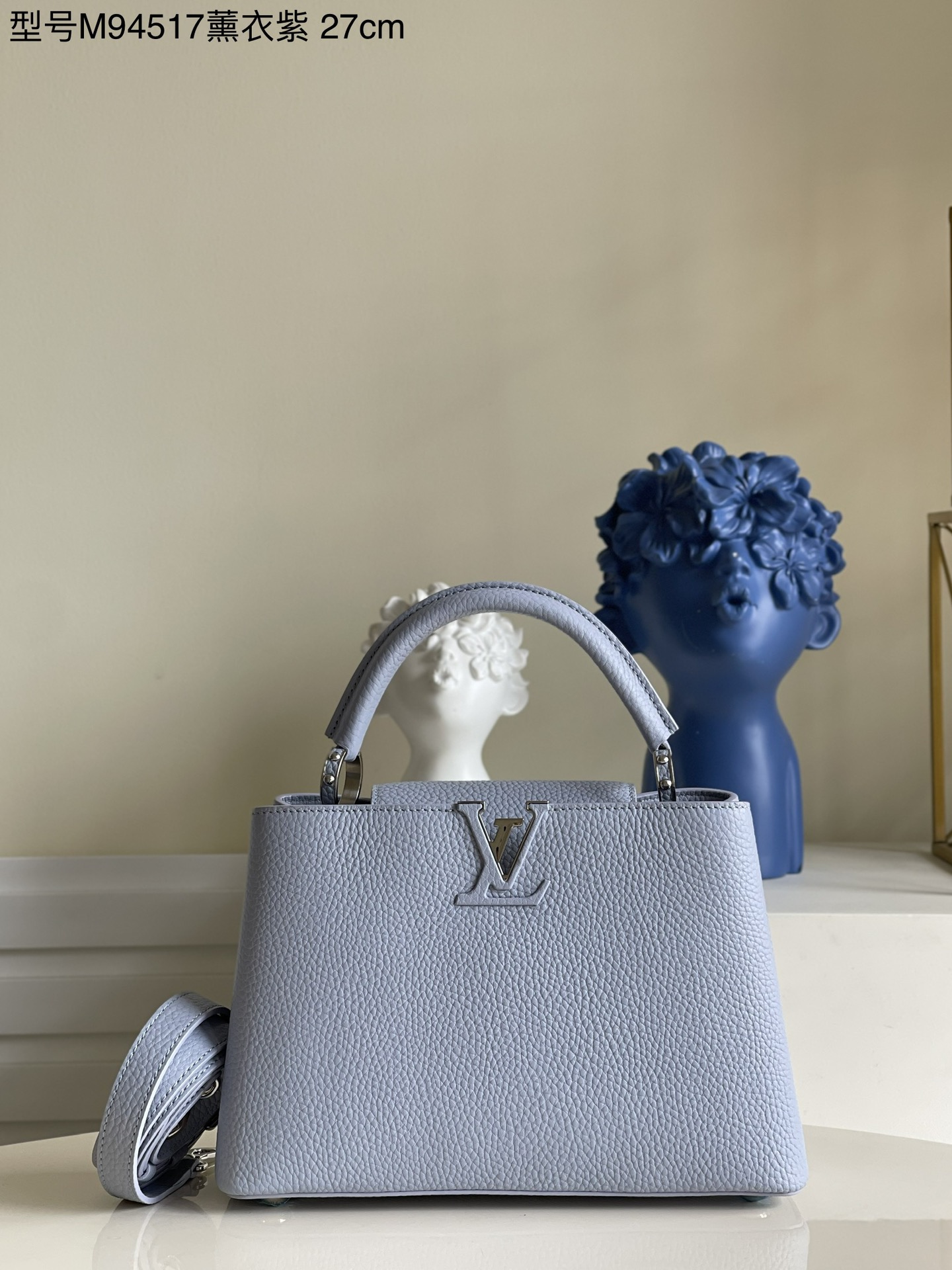 NO:397838,【Exclusive real photo M94517 Lavender Purple】Capucines BB small handbag is perfectly matched with stylish mini size and trendy bright colors. The handbag is decorated in shiny palladium and is equipped with casual adjustable shoulder straps. 27X21X9cm kl.1100, LV [original leather], louis vuitton19860909【独家实拍M94517薰衣紫】 Capucines BB小号手袋 以时尚的迷你尺寸和极富潮流感的鲜明色彩完美搭配从经典到前卫的各种穿着风格. 该款手袋采用了闪亮的钯金装饰,配有用于休闲可调节肩带.27X21X9cm kl.1100,LV【原厂皮】,louis vuitton,Bag