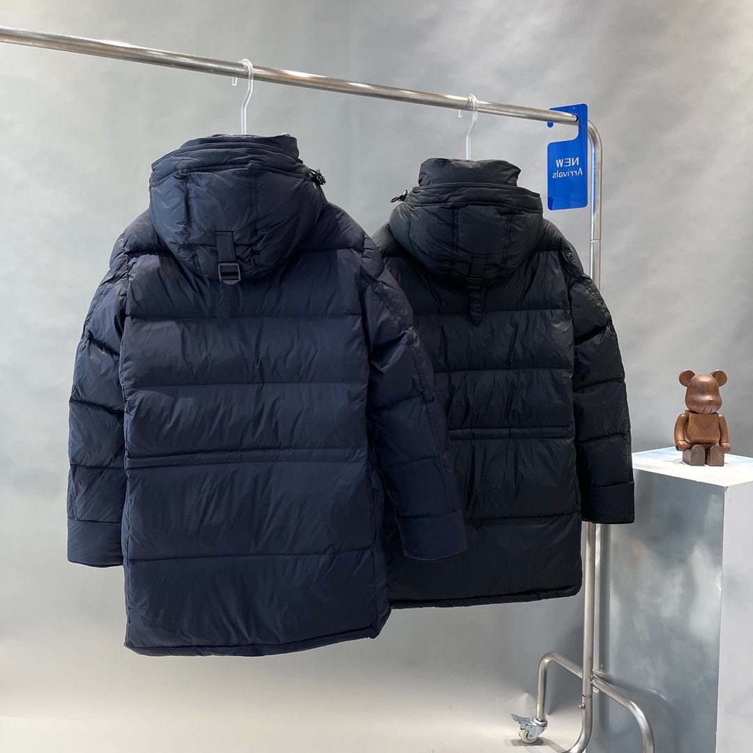 High-quality Burberry mid-length winter coat in navy/black, sizes M-3XL. Genuine craft, premium down filling, excellent warmth & value. Satisfaction guaranteed.-Big cat