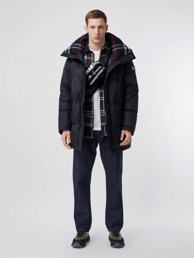 High-quality Burberry mid-length down jacket in navy/black, sizes M-3XL. Genuine materials, 90% down fill for warmth. Excellent value.-Big cat