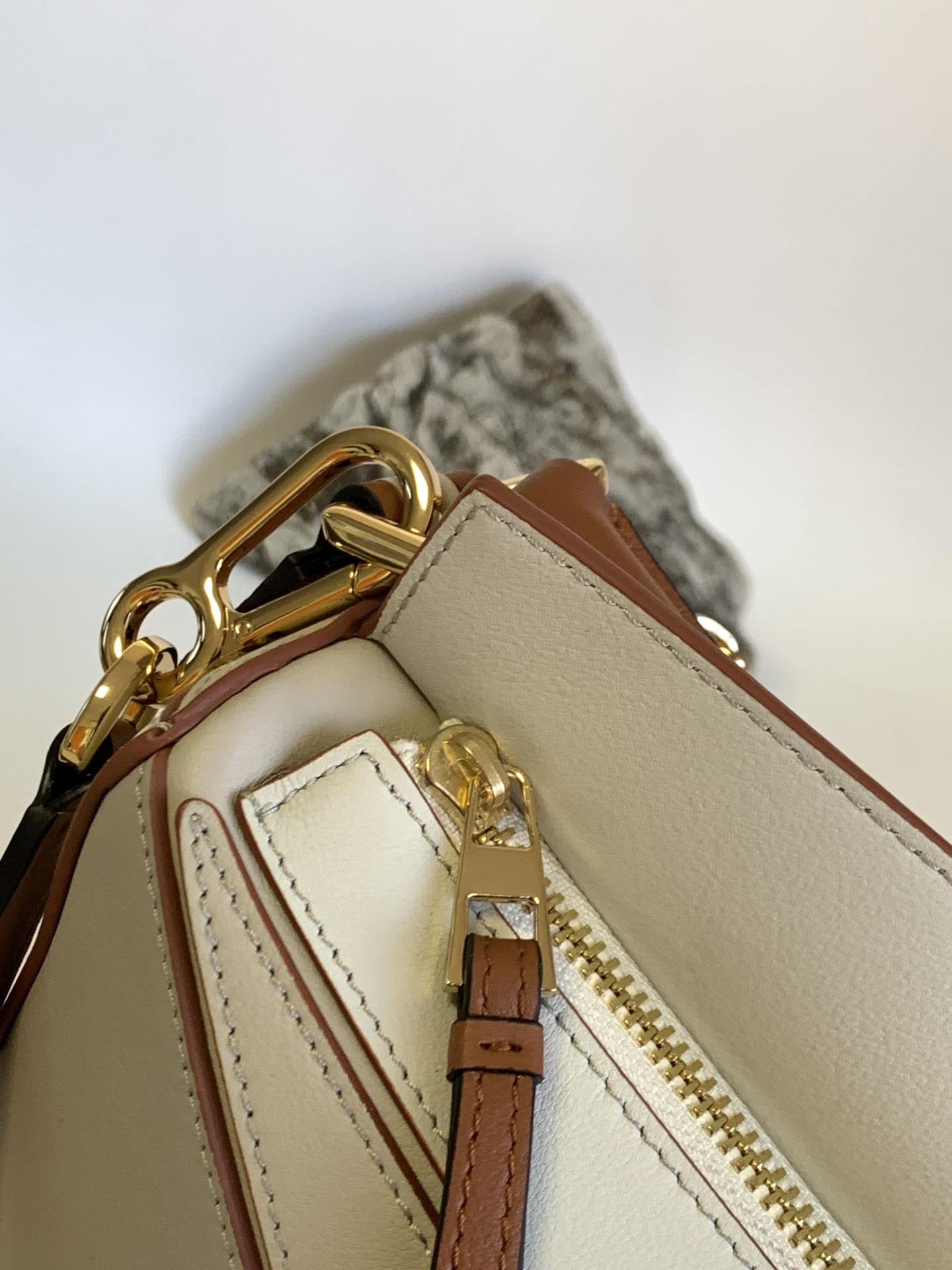 L⊚℮w℮🌟 🔥爆款Puzzle small(小号24CM）出货🎉小号几何包 以小牛皮镶嵌工制成[玫瑰]