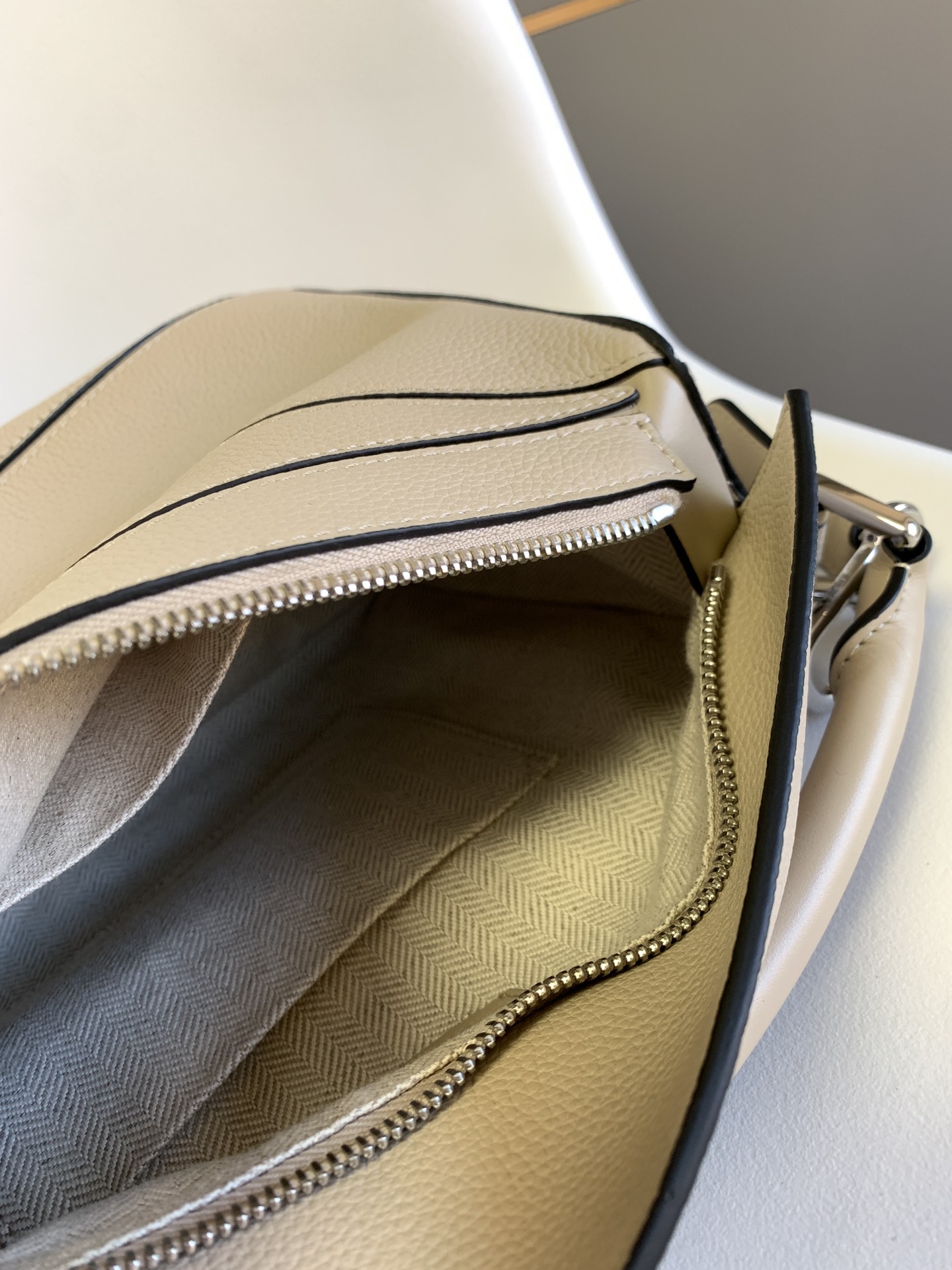 Loewe Puzzle Small Bag: Stylish Leather Handbag with Adjustable Strap 8 i1633966214 2556 7