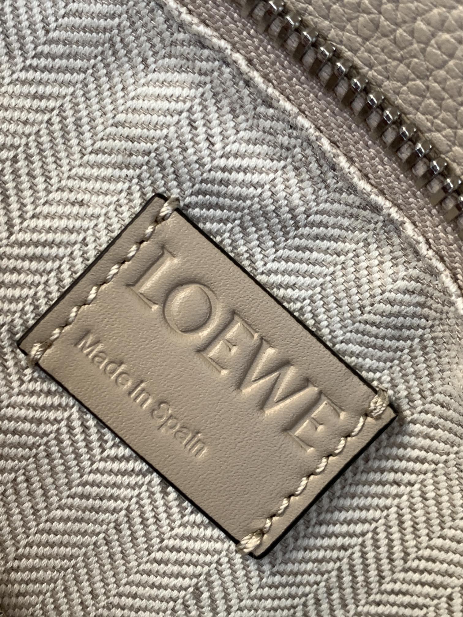 Loewe Puzzle Small Bag: Stylish Leather Handbag with Adjustable Strap 9 i1633966214 3249 8